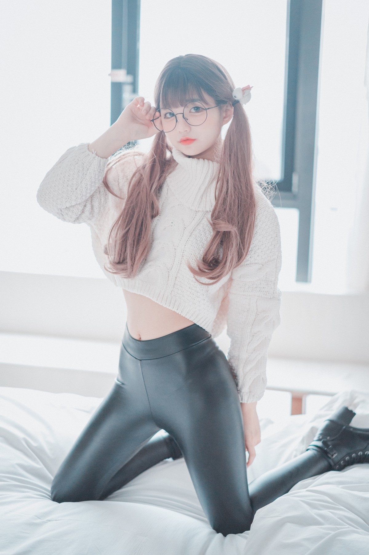 xgyw.top_[DJAWA]No.016_模特Jenny_Loose and Tight White主题脱皮长裤露翘臀美腿诱惑写真42P
