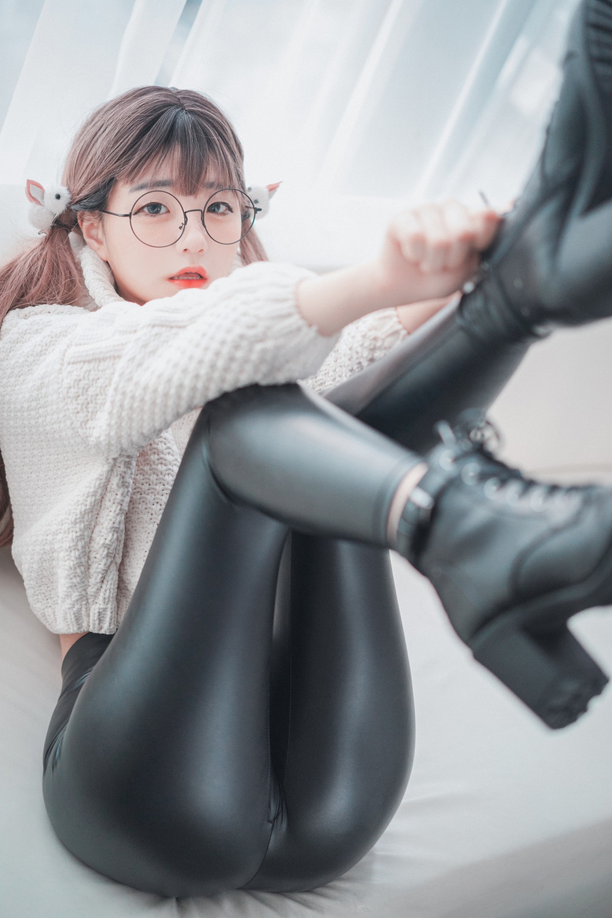xgyw.top_[DJAWA]No.016_模特Jenny_Loose and Tight White主题脱皮长裤露翘臀美腿诱惑写真42P
