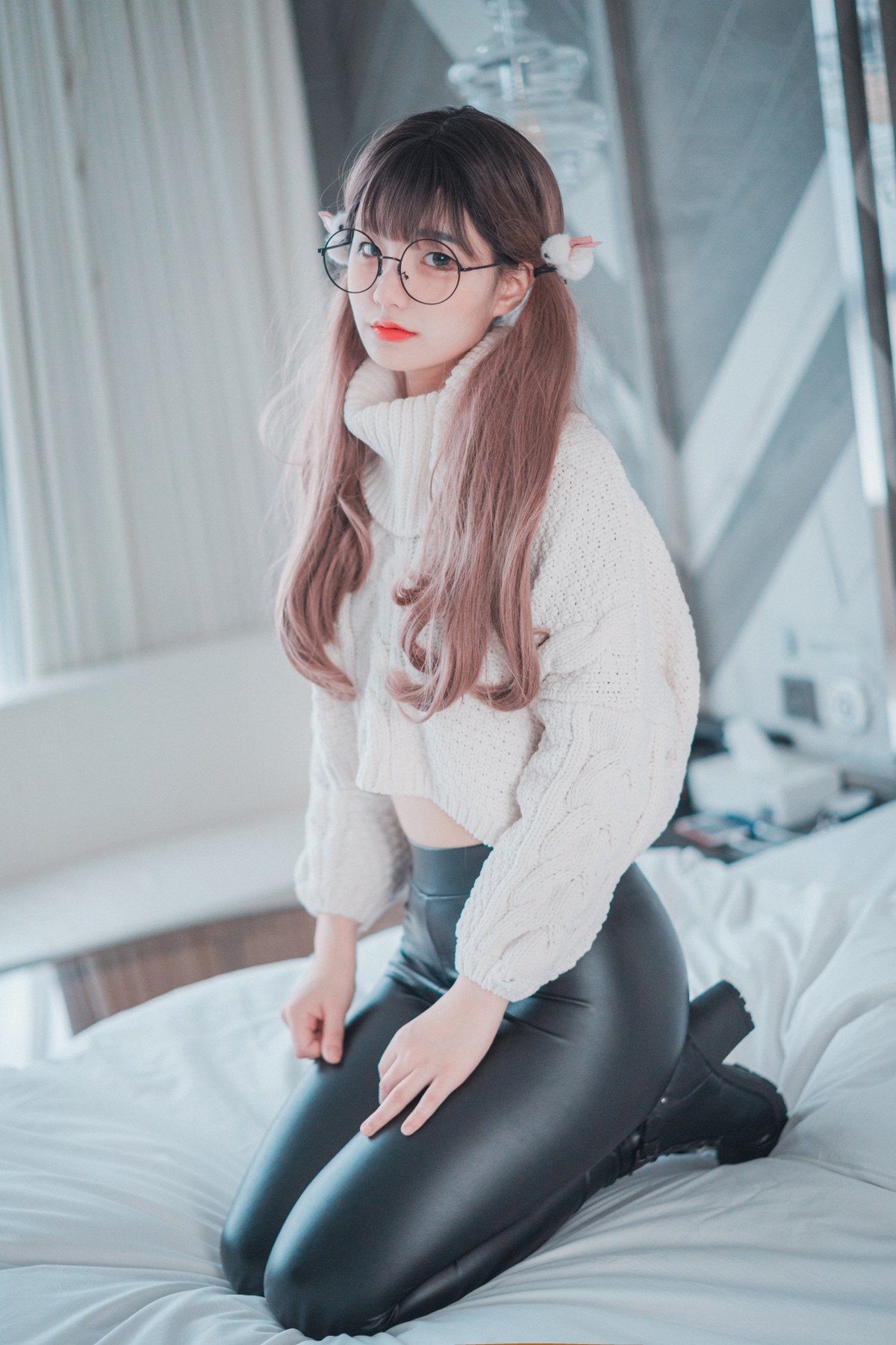 xgyw.top_[DJAWA]No.016_模特Jenny_Loose and Tight White主题脱皮长裤露翘臀美腿诱惑写真42P