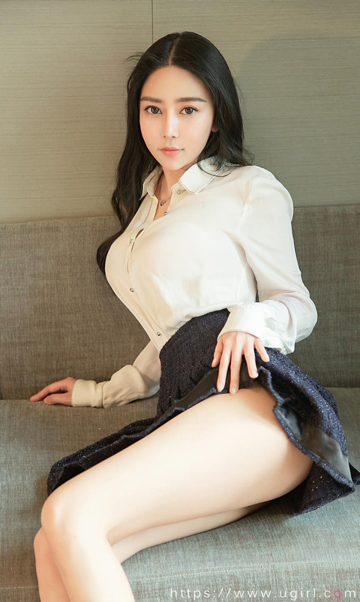 xgyw.top_[Ugirls爱尤物]No.2326_模特小戴私房性感白色服饰配白丝袜秀完美身材迷人诱惑写真35P
