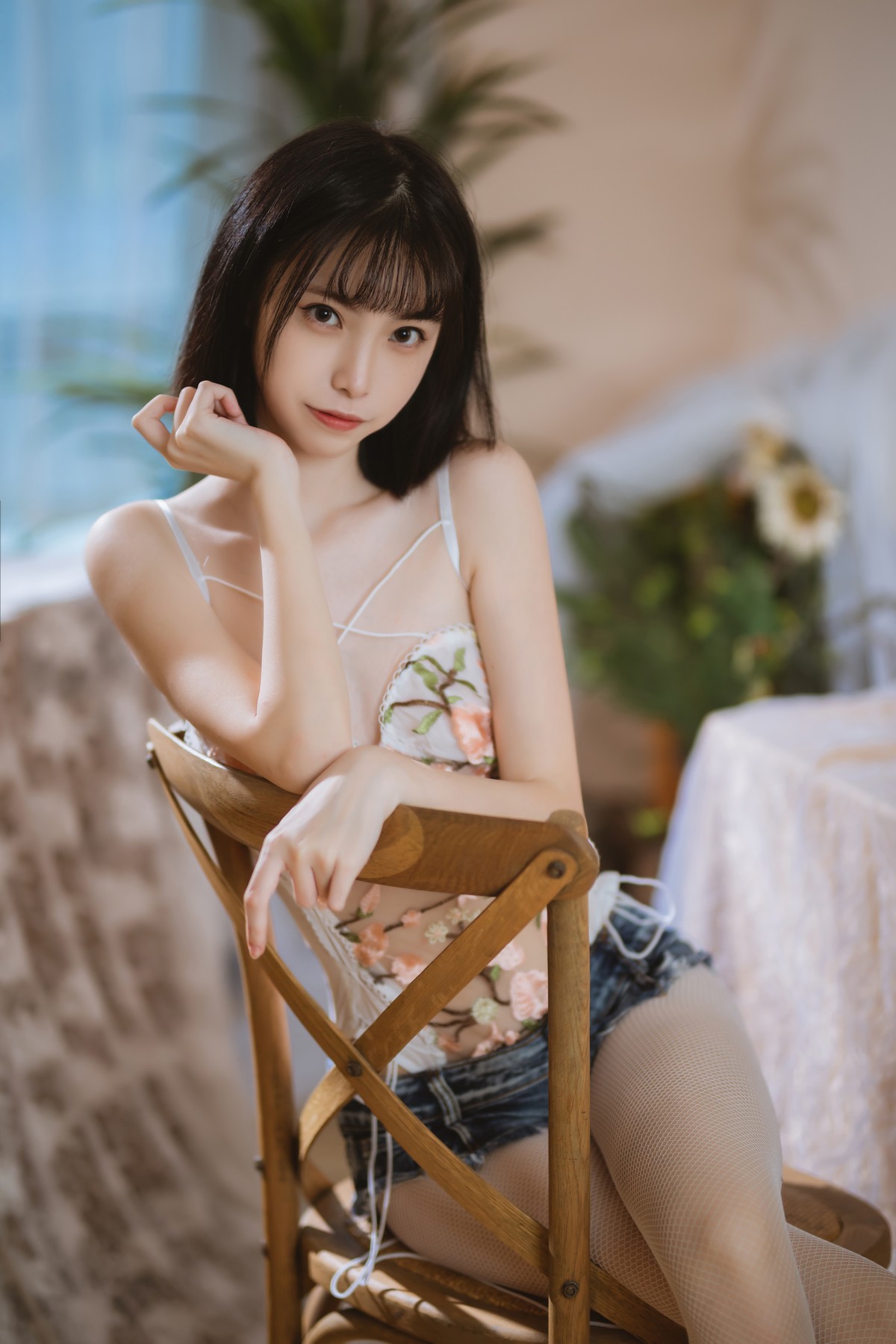 xgyw.top_网络美女许岚LAN纯欲牛仔短裤主题私房脱牛仔短裤露白丝网袜秀美腿诱惑写真40P