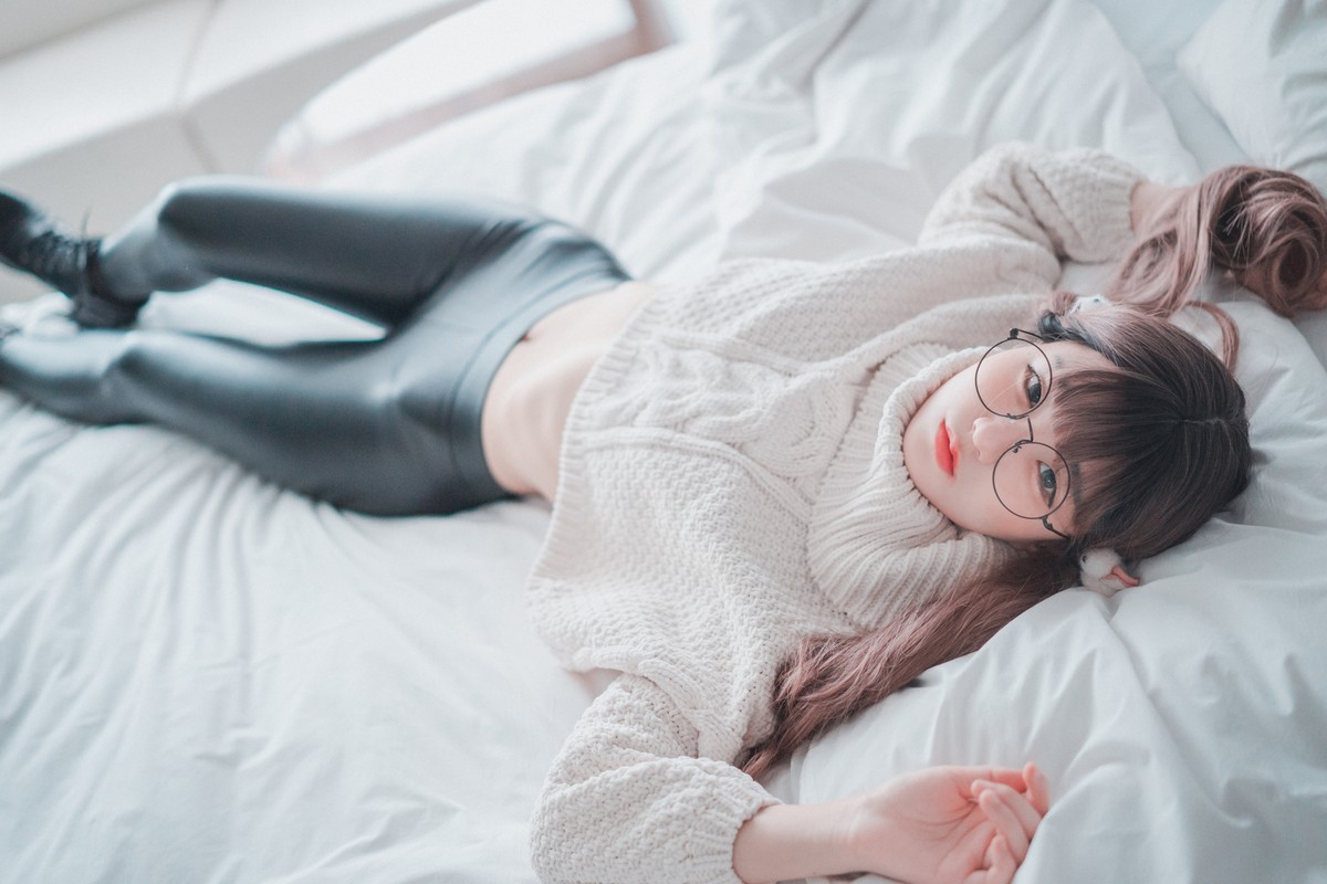 xgyw.top_[DJAWA]No.016_模特Jenny_Loose and Tight White主题脱皮长裤露翘臀美腿诱惑写真42P