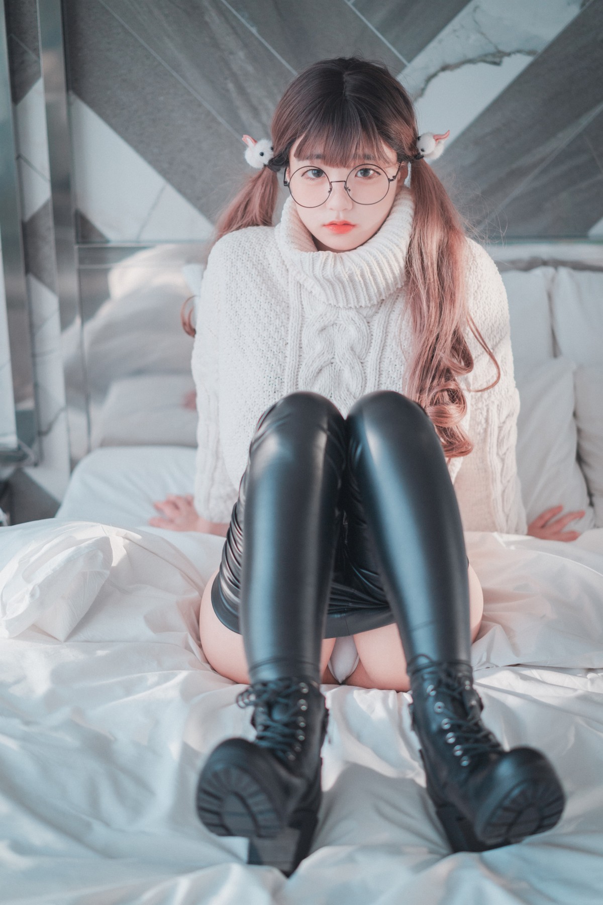 xgyw.top_[DJAWA]No.016_模特Jenny_Loose and Tight White主题脱皮长裤露翘臀美腿诱惑写真42P