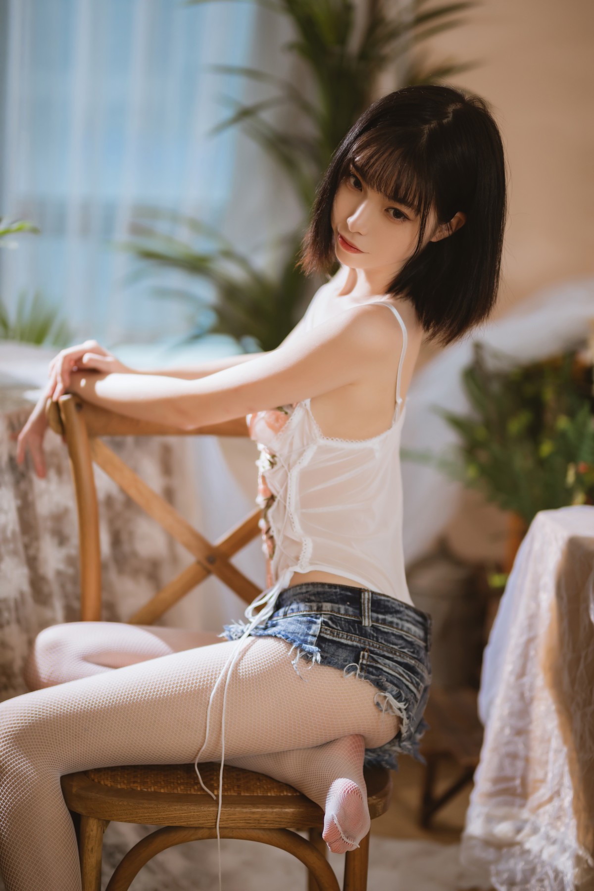 xgyw.top_网络美女许岚LAN纯欲牛仔短裤主题私房脱牛仔短裤露白丝网袜秀美腿诱惑写真40P
