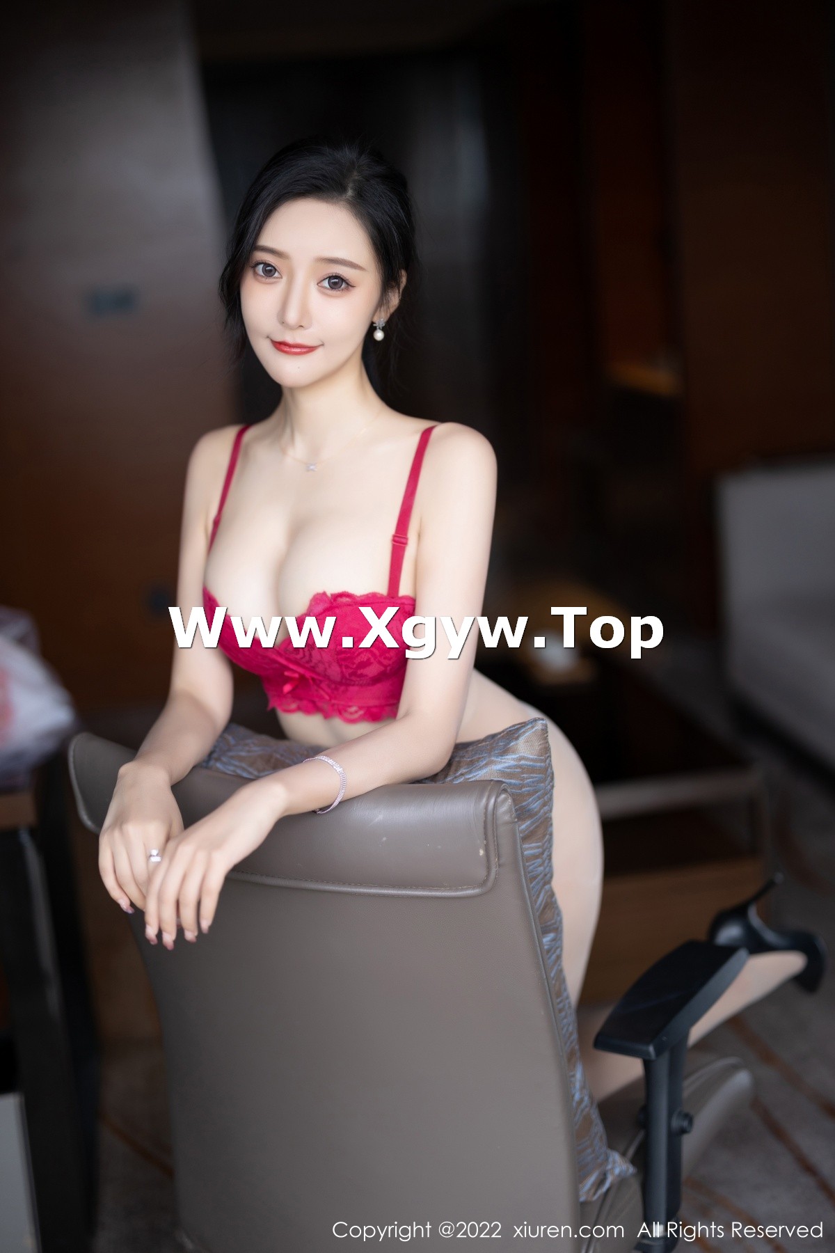 xgyw.top_XiuRen第4963期_女神王馨瑶yanni白色连衣短裙露红色内衣配原色丝袜诱惑写真71P