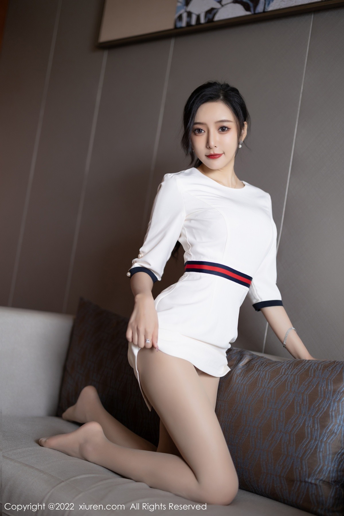 xgyw.top_XiuRen第4963期_女神王馨瑶yanni白色连衣短裙露红色内衣配原色丝袜诱惑写真71P