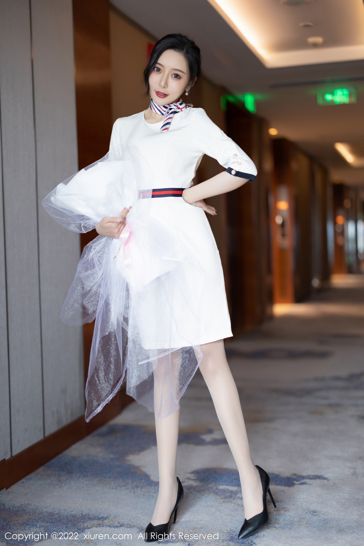 xgyw.top_XiuRen第4963期_女神王馨瑶yanni白色连衣短裙露红色内衣配原色丝袜诱惑写真71P