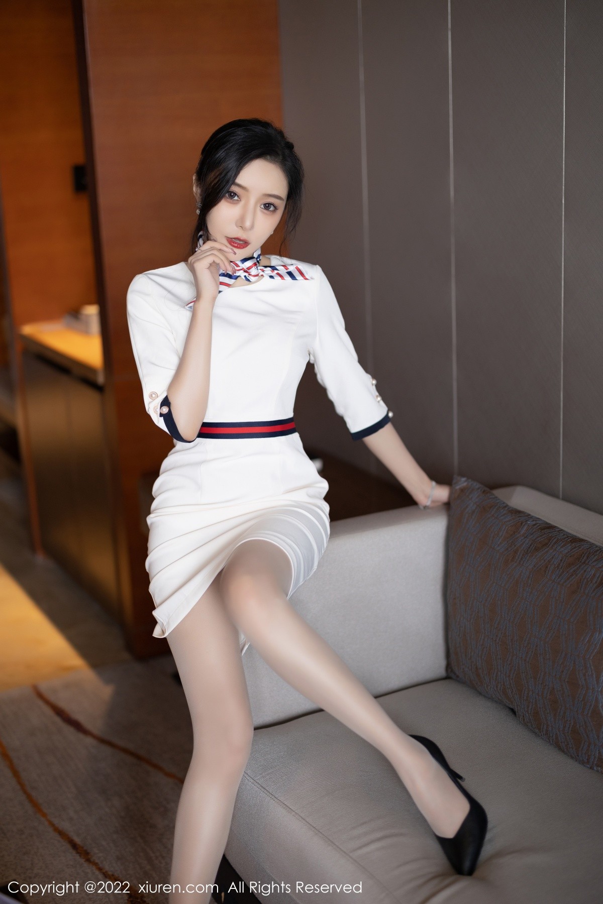 xgyw.top_XiuRen第4963期_女神王馨瑶yanni白色连衣短裙露红色内衣配原色丝袜诱惑写真71P