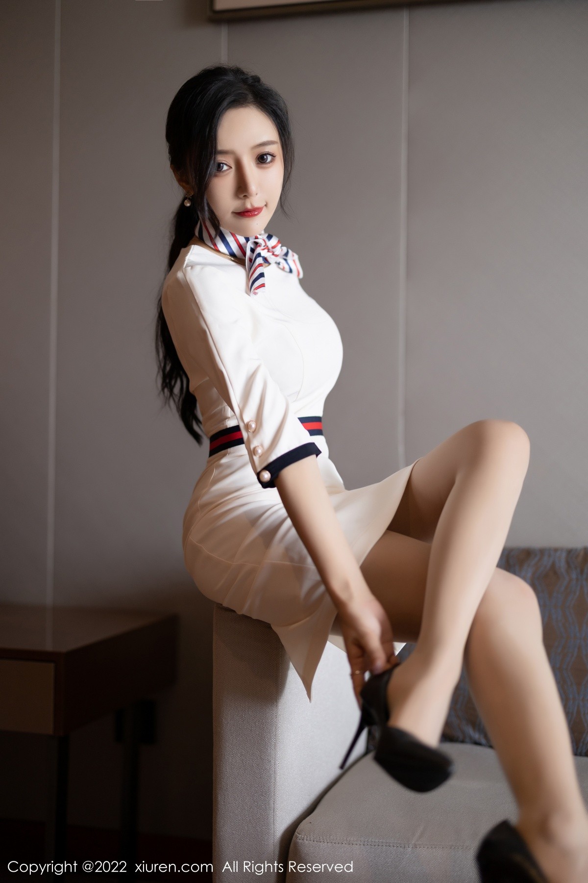 xgyw.top_XiuRen第4963期_女神王馨瑶yanni白色连衣短裙露红色内衣配原色丝袜诱惑写真71P