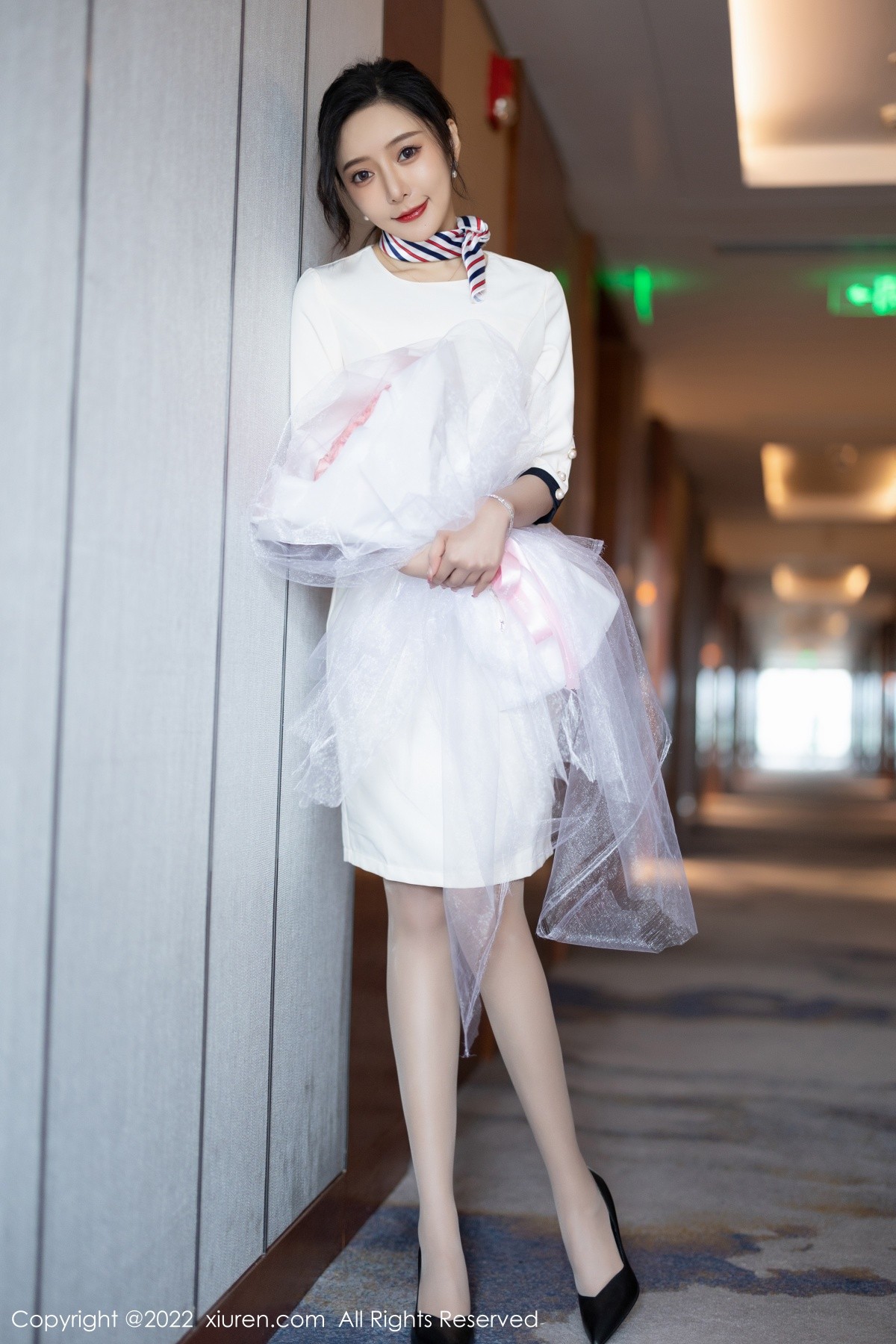 xgyw.top_XiuRen第4963期_女神王馨瑶yanni白色连衣短裙露红色内衣配原色丝袜诱惑写真71P