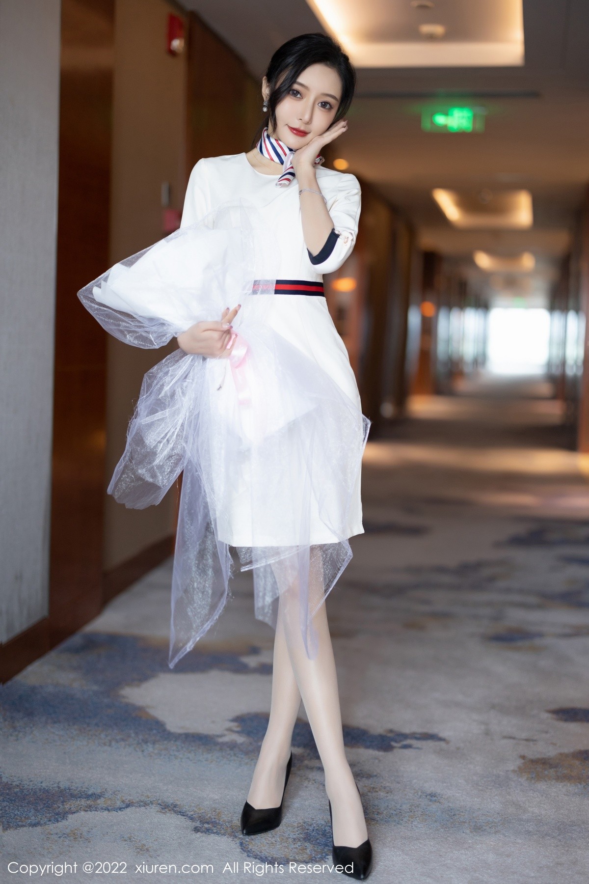 xgyw.top_XiuRen第4963期_女神王馨瑶yanni白色连衣短裙露红色内衣配原色丝袜诱惑写真71P