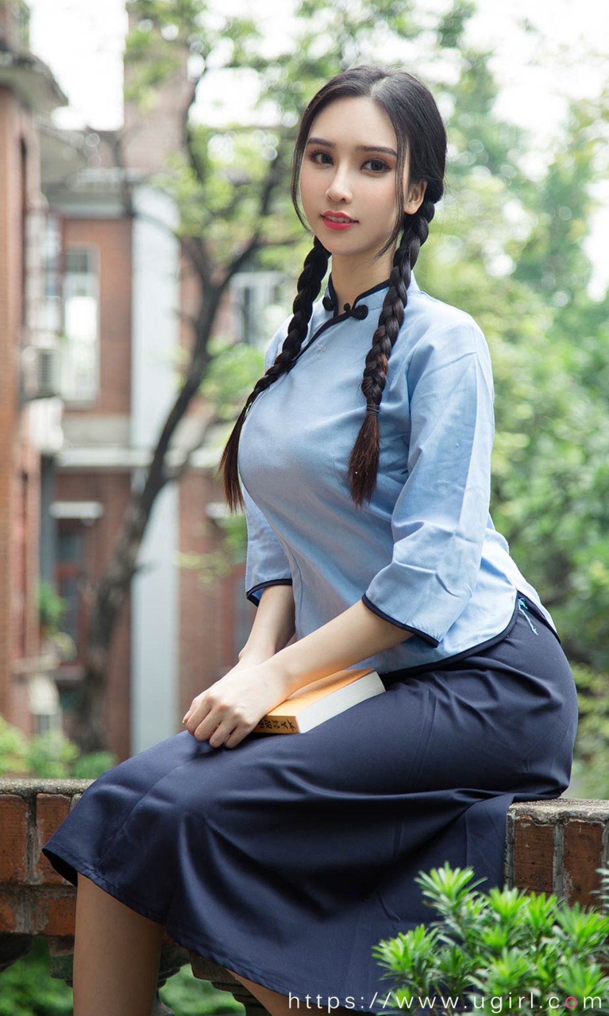 xgyw.top_[Ugirls爱尤物]No.2327_模特小北鼻私房民国风服饰 性感黑色吊裙秀完美身材诱惑写真35P