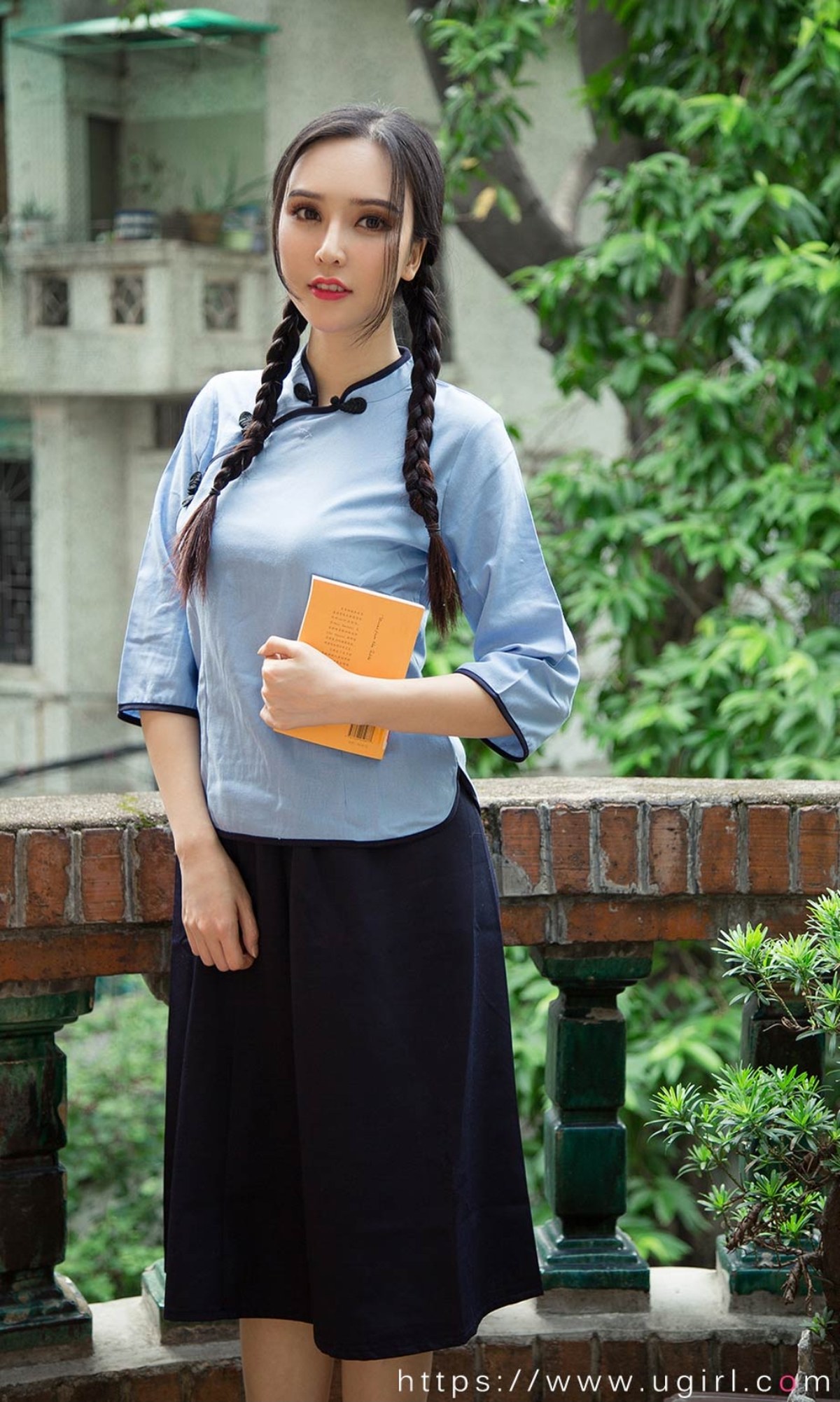xgyw.top_[Ugirls爱尤物]No.2327_模特小北鼻私房民国风服饰 性感黑色吊裙秀完美身材诱惑写真35P