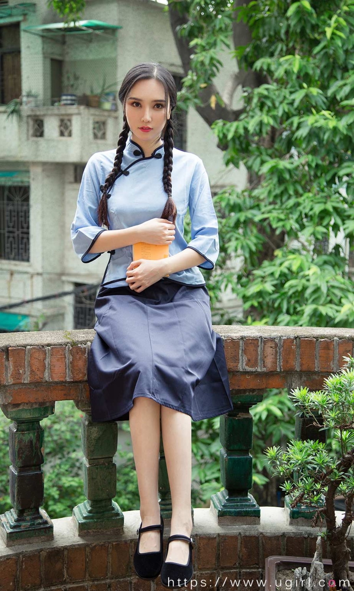 xgyw.top_[Ugirls爱尤物]No.2327_模特小北鼻私房民国风服饰 性感黑色吊裙秀完美身材诱惑写真35P