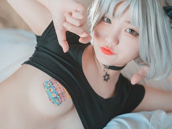 [DJAWA]No.025_车模Jenny_Band-Aided Girl主题私人半撩露豪乳遮点骚扰写真25P