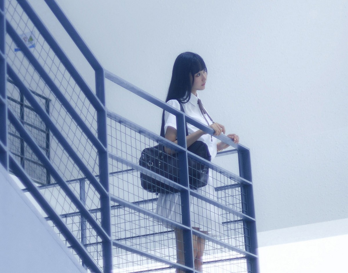 xgyw.top_萌系小姐姐木绵绵OwO白裙JK主题户外性感白色短T配百褶裙秀美腿迷人写真35P