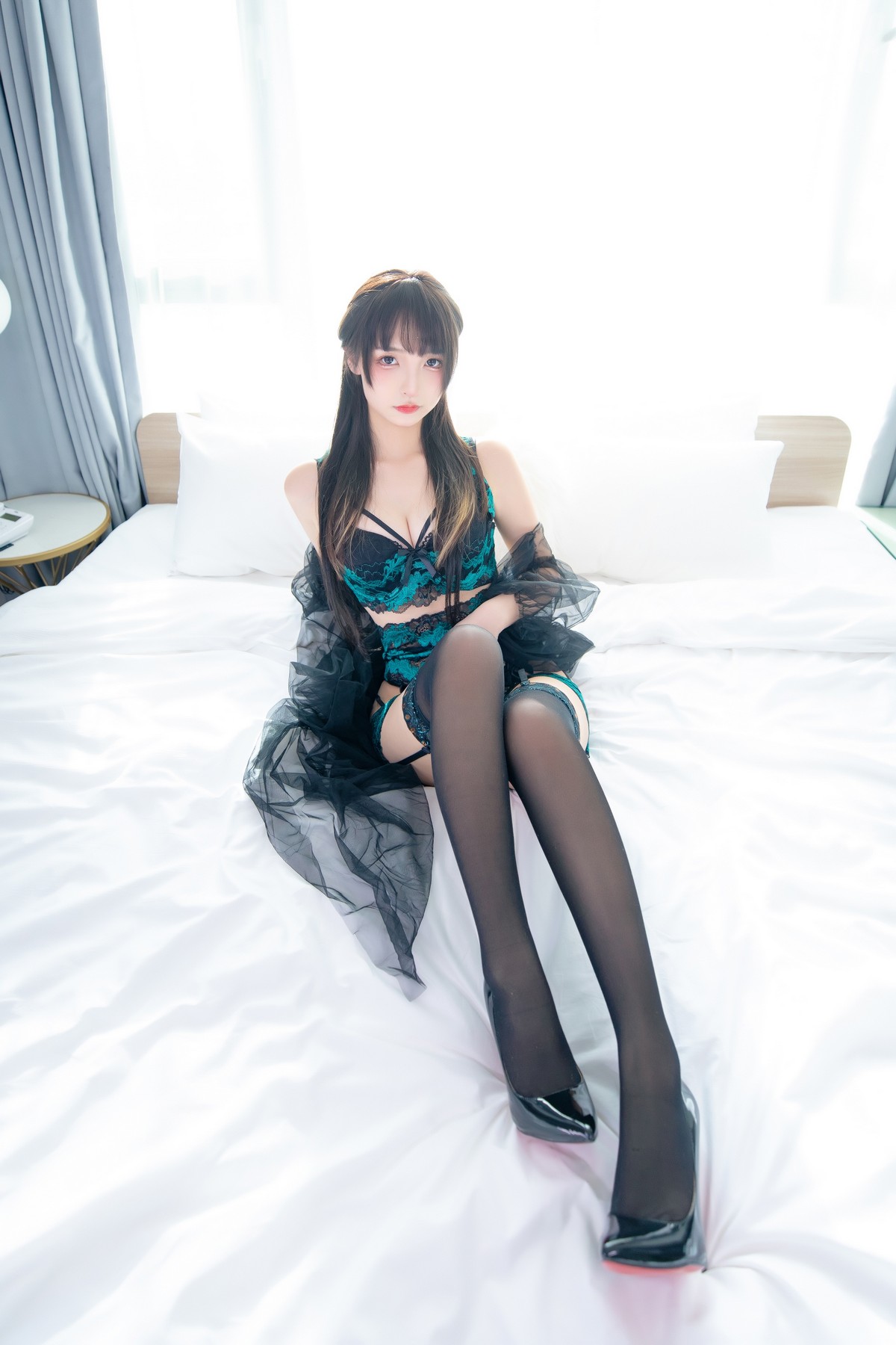 xgyw.top_萝莉美女神楽坂真冬绿野仙踪主题私房性感黑夹绿缕空服饰配蕾丝吊袜诱惑写真75P