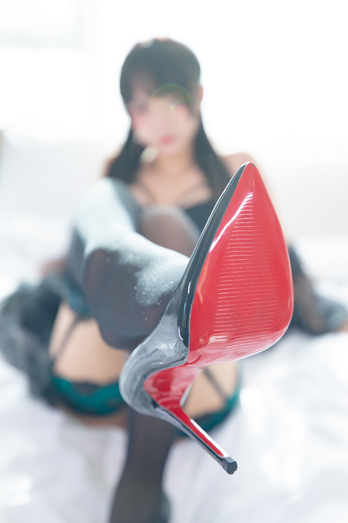 xgyw.top_萝莉美女神楽坂真冬绿野仙踪主题私房性感黑夹绿缕空服饰配蕾丝吊袜诱惑写真75P