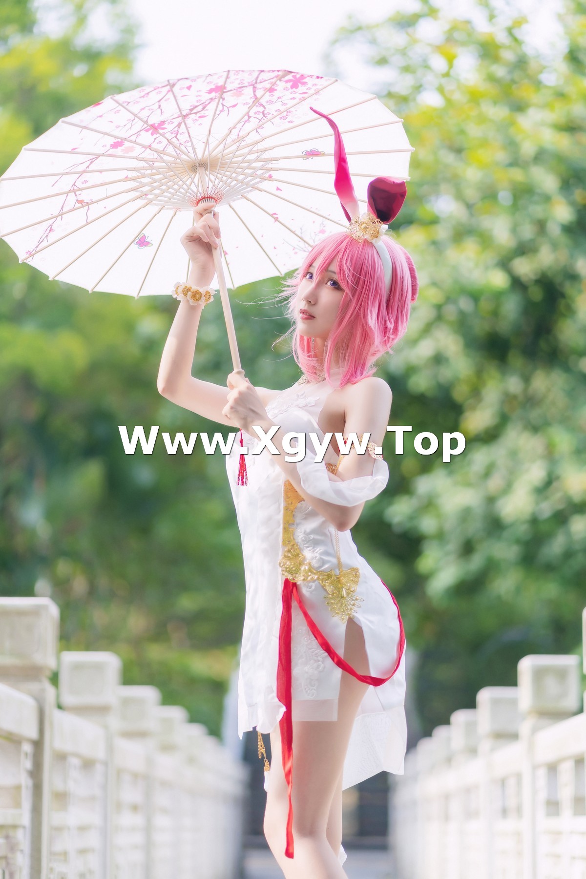 xgyw.top_萌系小姐姐木绵绵OwO八重樱Cos主题户外性感白色旗袍秀完美身材迷人诱惑写真31P