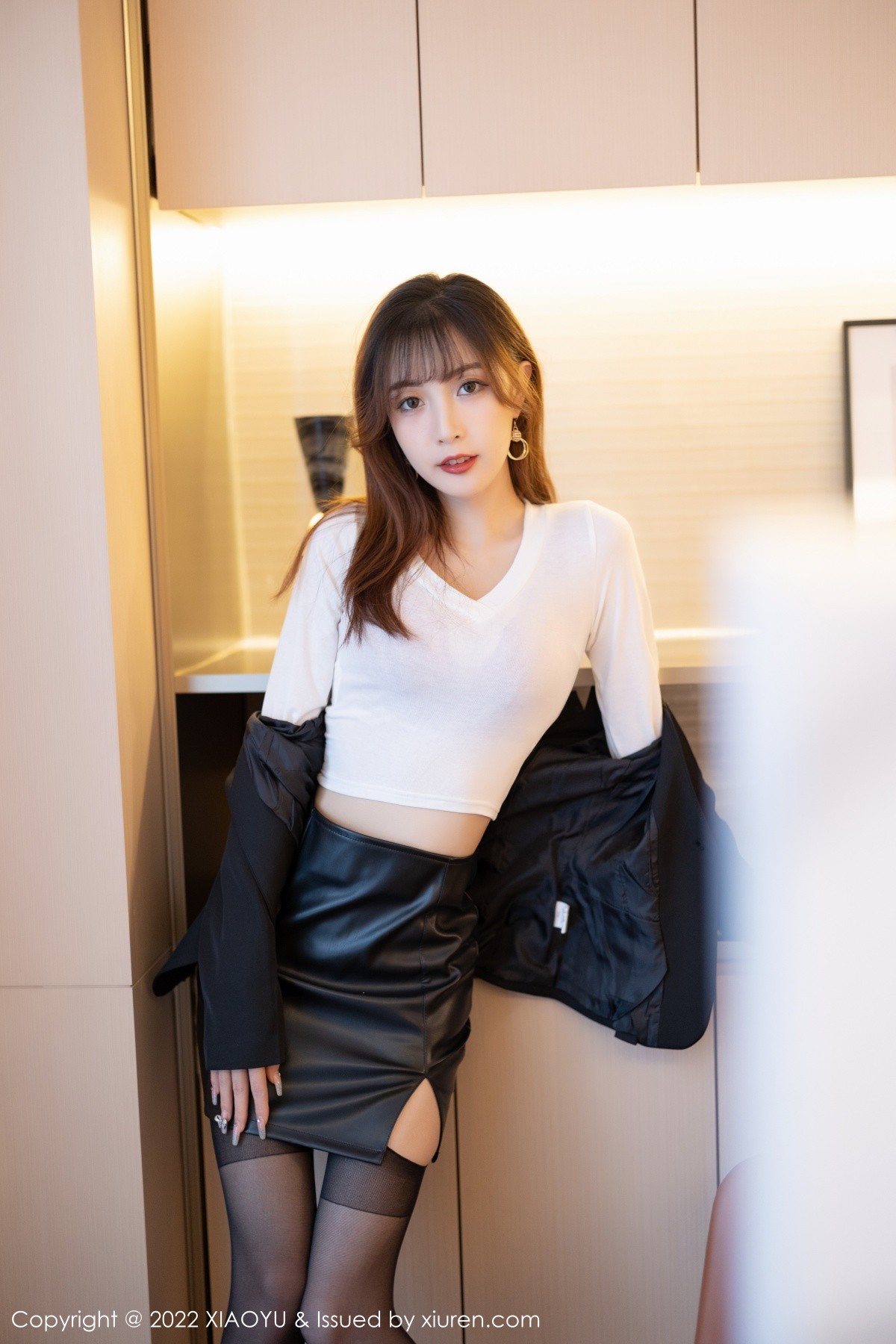 xgyw.top_[XiaoYu画语界]Vol.775_模特林星阑深蓝外衣配黑短裙露红色蕾丝内衣配超薄黑丝诱惑写真80P