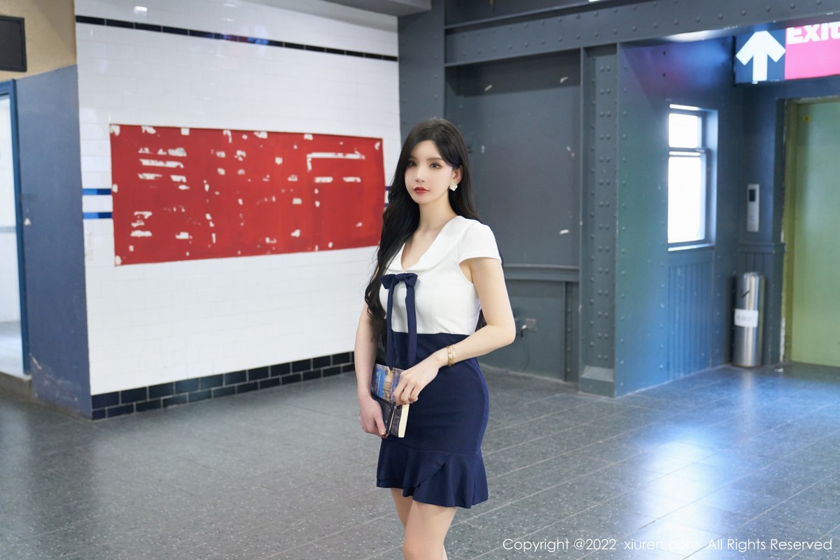 xgyw.top_XiuRen第4979期_女神周于希Sally地铁故事主题性感连衣短裙秀美腿迷人诱惑写真80P