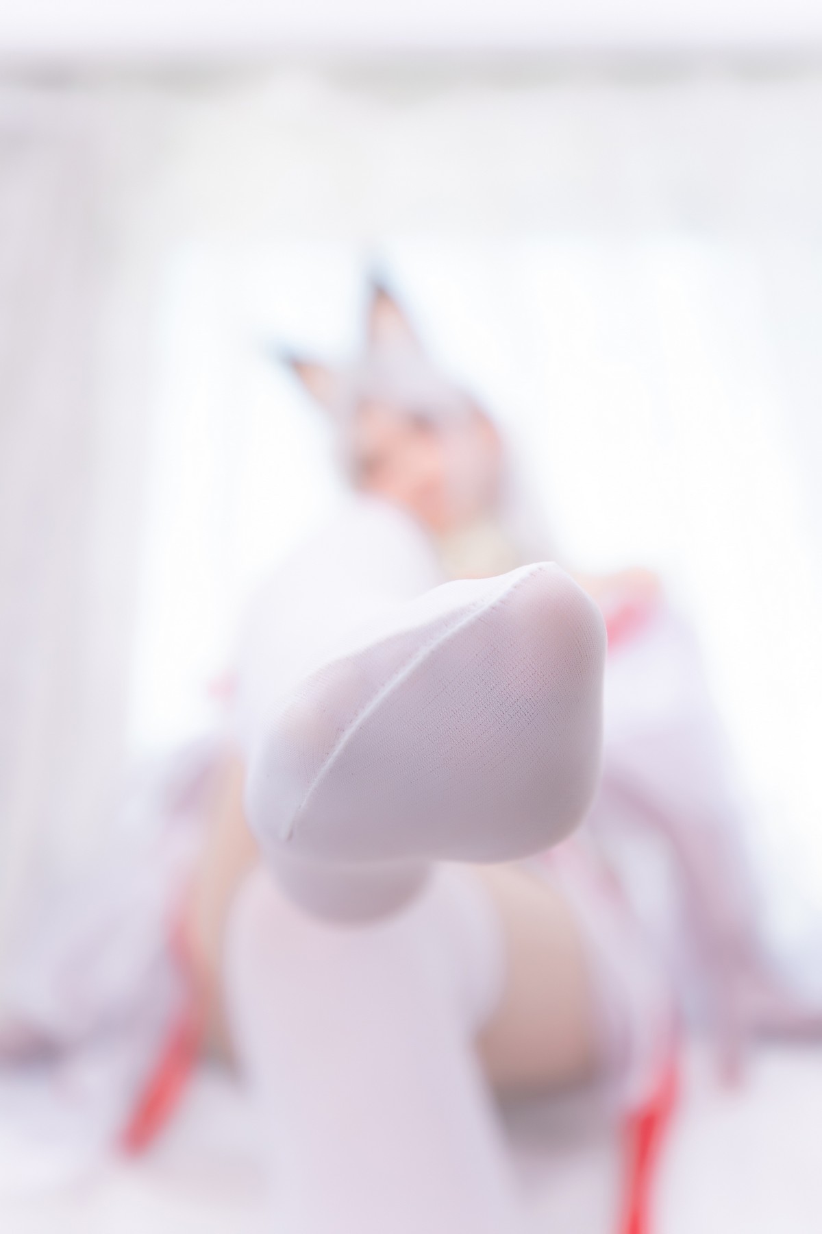 xgyw.top_萝莉美女神楽坂真冬白丝胡桃主题私房性感狐狸装扮白丝袜秀美腿玉足性感写真75P