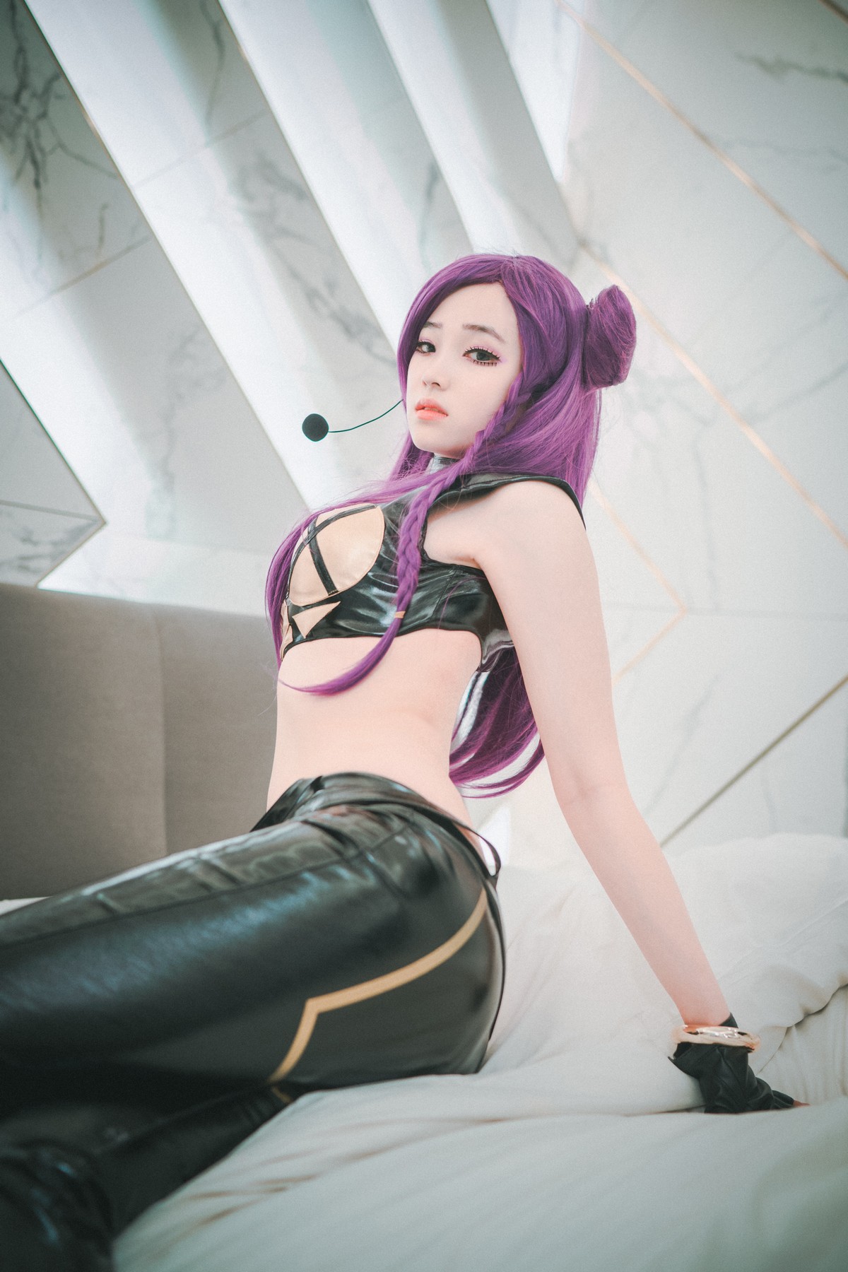 xgyw.top_[DJAWA]No.037_模特BamBi_KDA KaiSa主题脱黑色皮长裤露蕾丝内裤秀翘臀诱惑写真42P