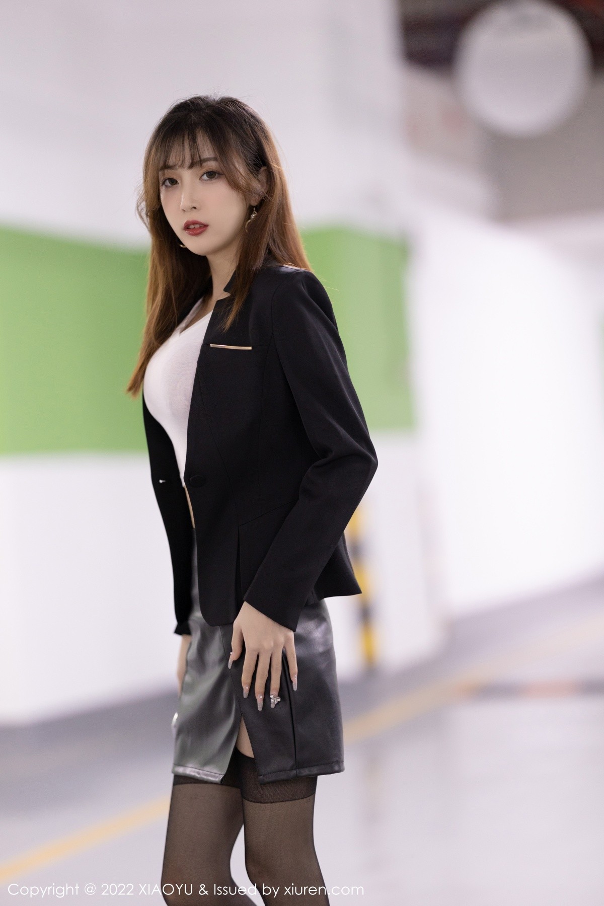 xgyw.top_[XiaoYu画语界]Vol.775_模特林星阑深蓝外衣配黑短裙露红色蕾丝内衣配超薄黑丝诱惑写真80P