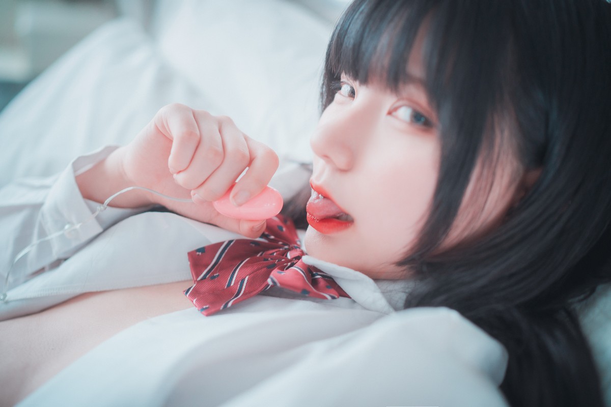 xgyw.top_[DJAWA]No.034_模特Hizzy_Self Satisfaction主题白色内裤配白丝袜秀翘臀诱惑写真88P