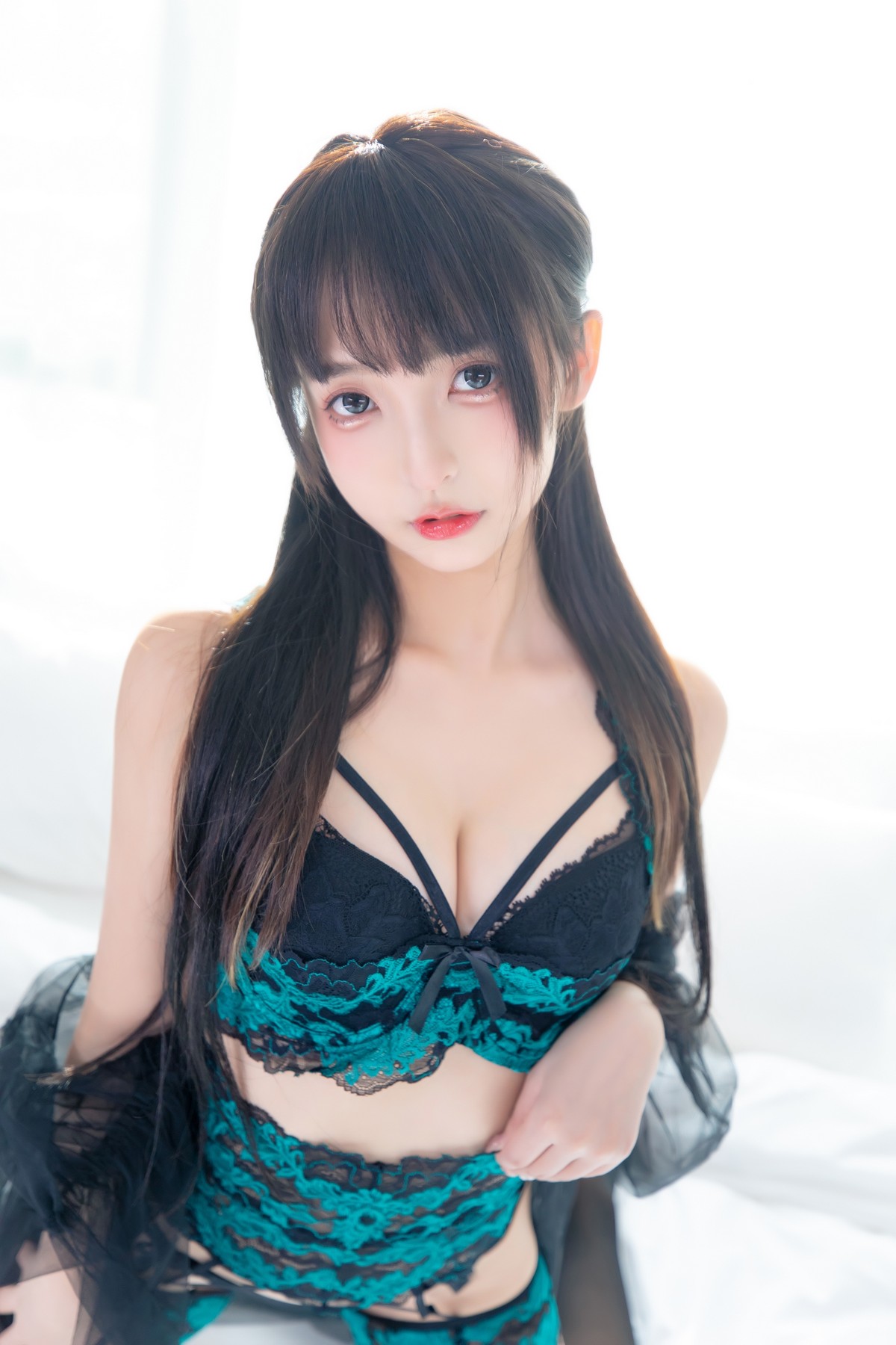 xgyw.top_萝莉美女神楽坂真冬绿野仙踪主题私房性感黑夹绿缕空服饰配蕾丝吊袜诱惑写真75P