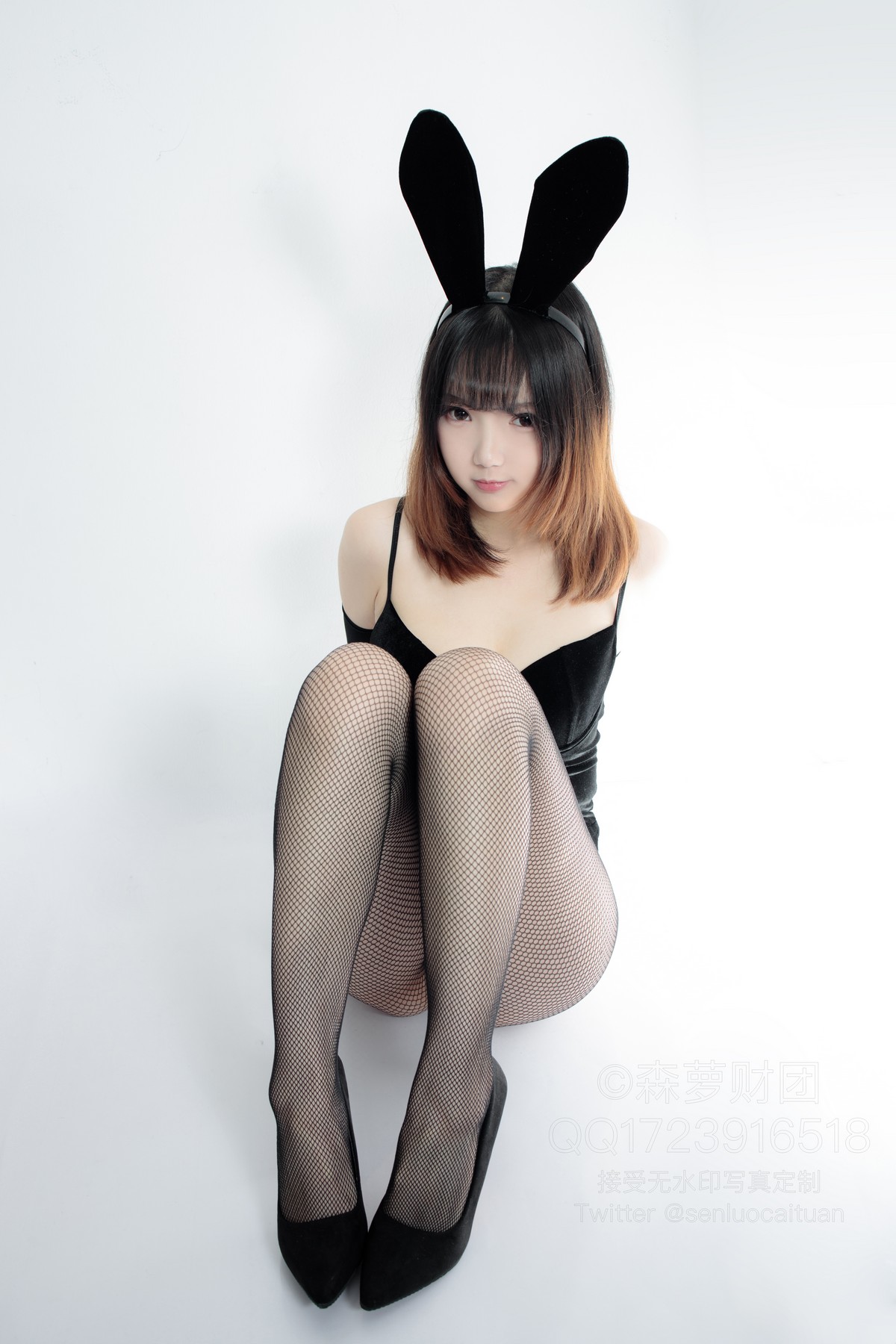 xgyw.top_动漫博主雪晴Astra兔女郎主题性感黑色吊带配闪亮黑丝裤袜秀翘臀美腿诱惑写真142P