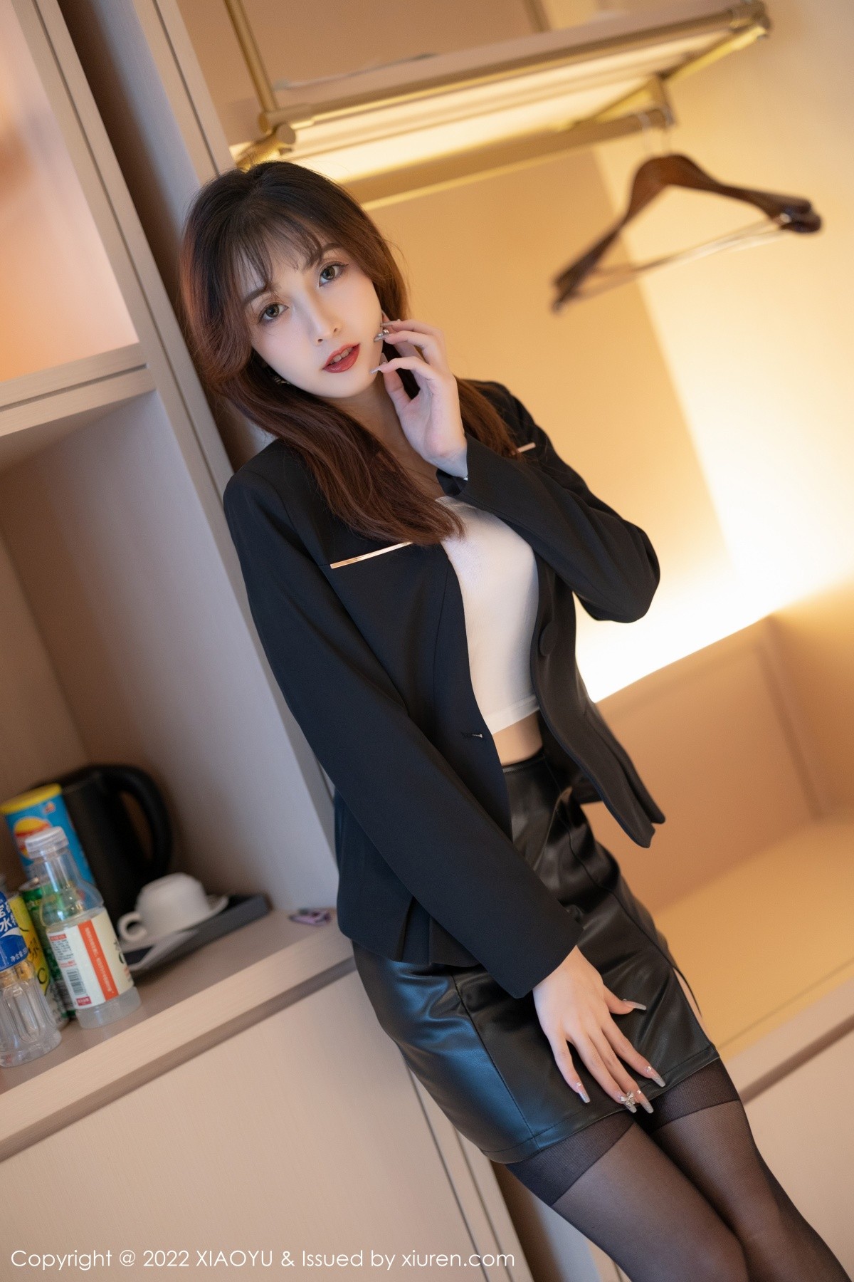 xgyw.top_[XiaoYu画语界]Vol.775_模特林星阑深蓝外衣配黑短裙露红色蕾丝内衣配超薄黑丝诱惑写真80P
