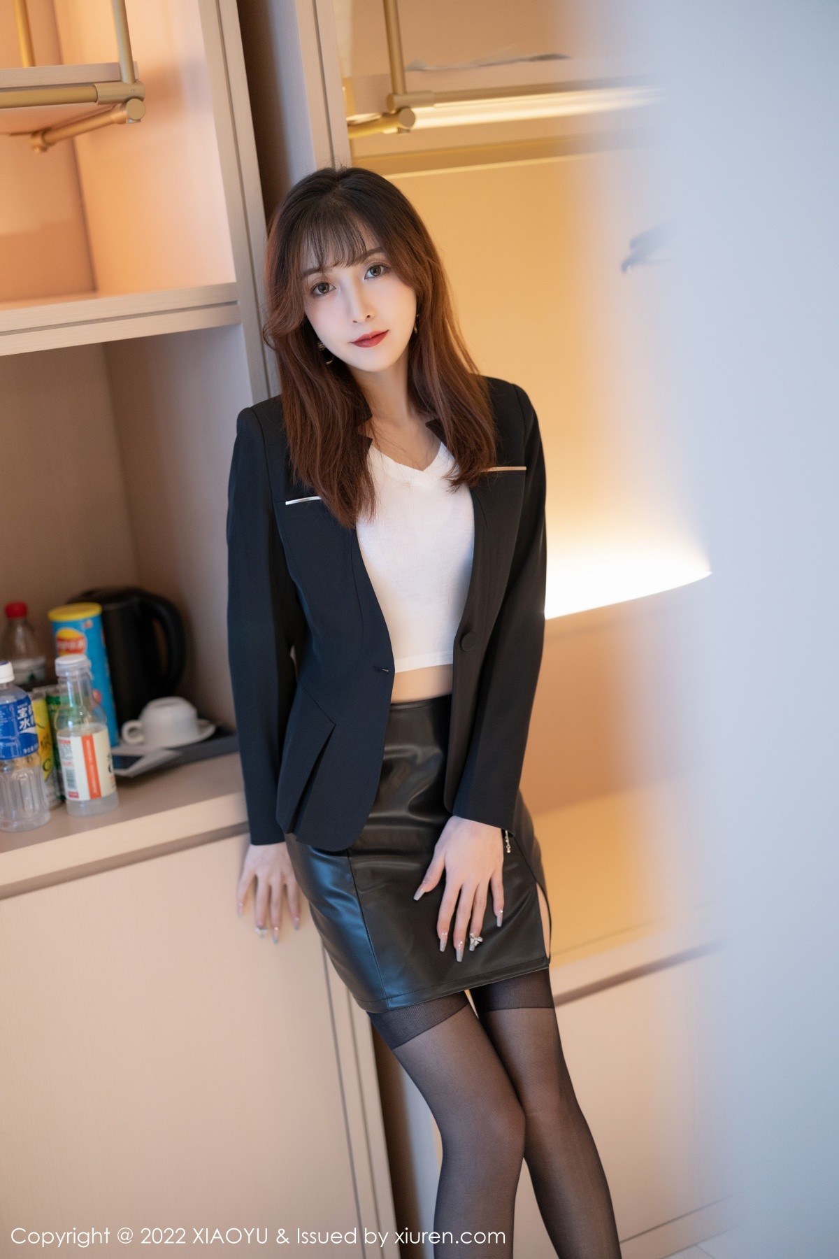 xgyw.top_[XiaoYu画语界]Vol.775_模特林星阑深蓝外衣配黑短裙露红色蕾丝内衣配超薄黑丝诱惑写真80P