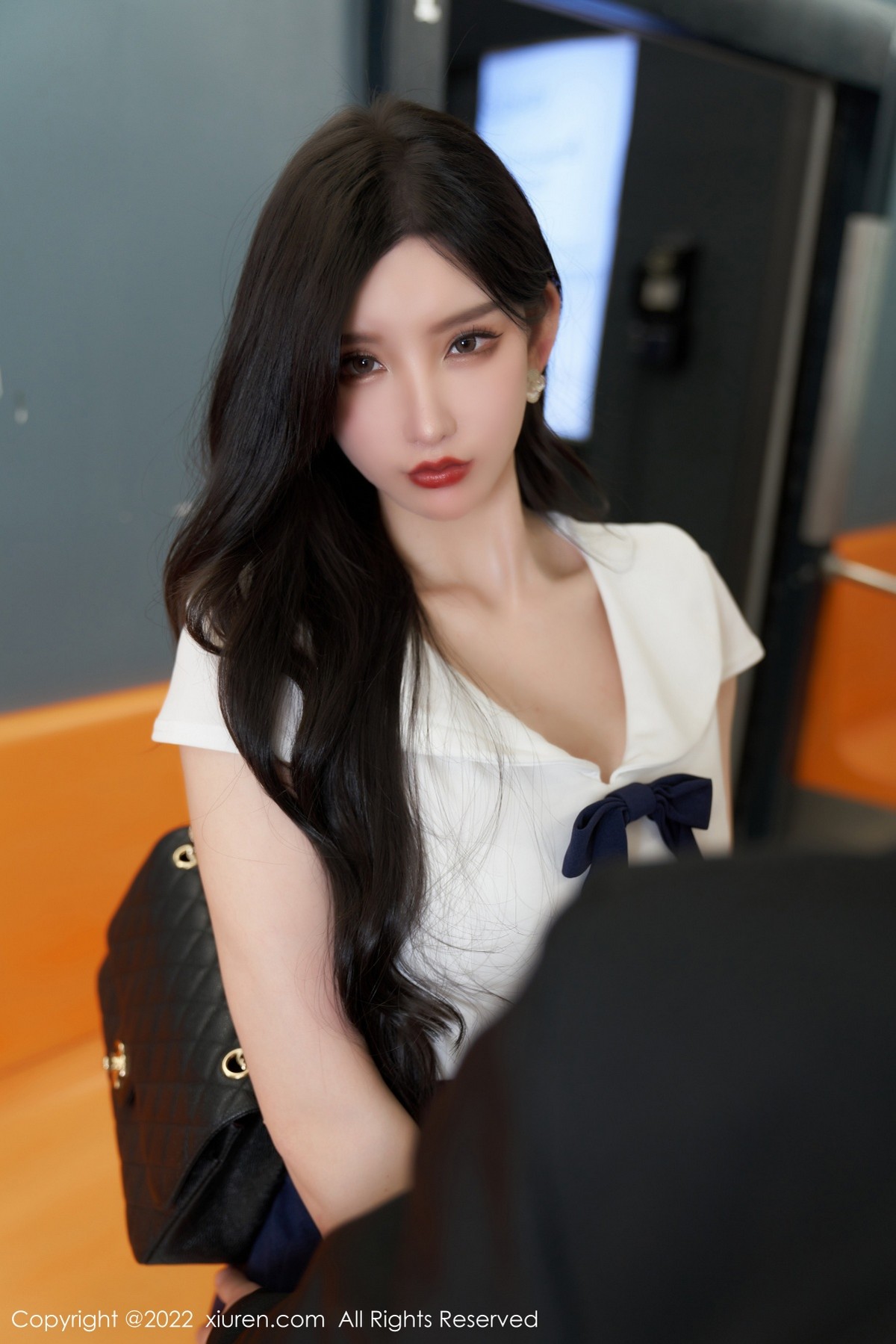 xgyw.top_XiuRen第4979期_女神周于希Sally地铁故事主题性感连衣短裙秀美腿迷人诱惑写真80P