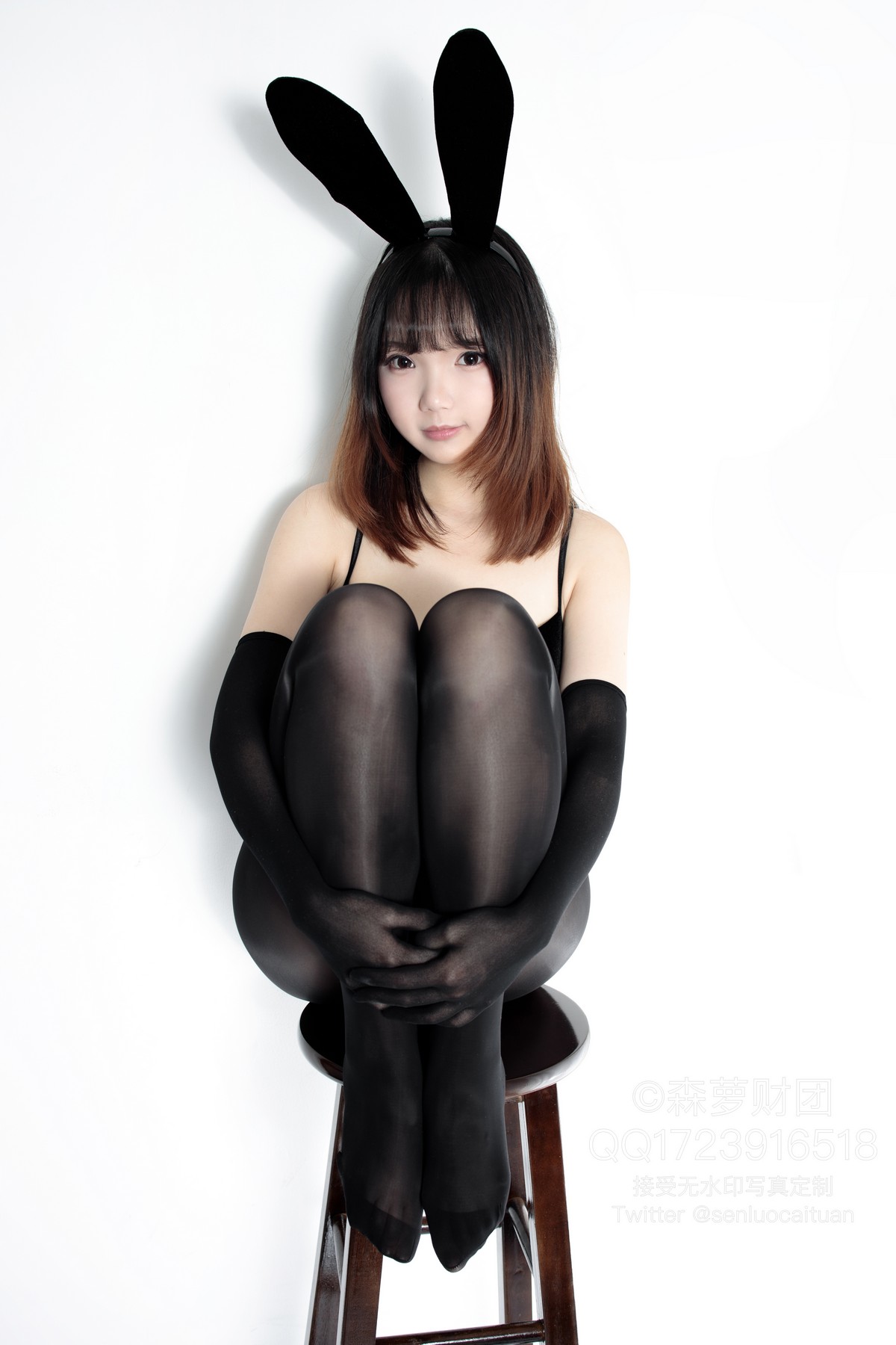 xgyw.top_动漫博主雪晴Astra兔女郎主题性感黑色吊带配闪亮黑丝裤袜秀翘臀美腿诱惑写真142P