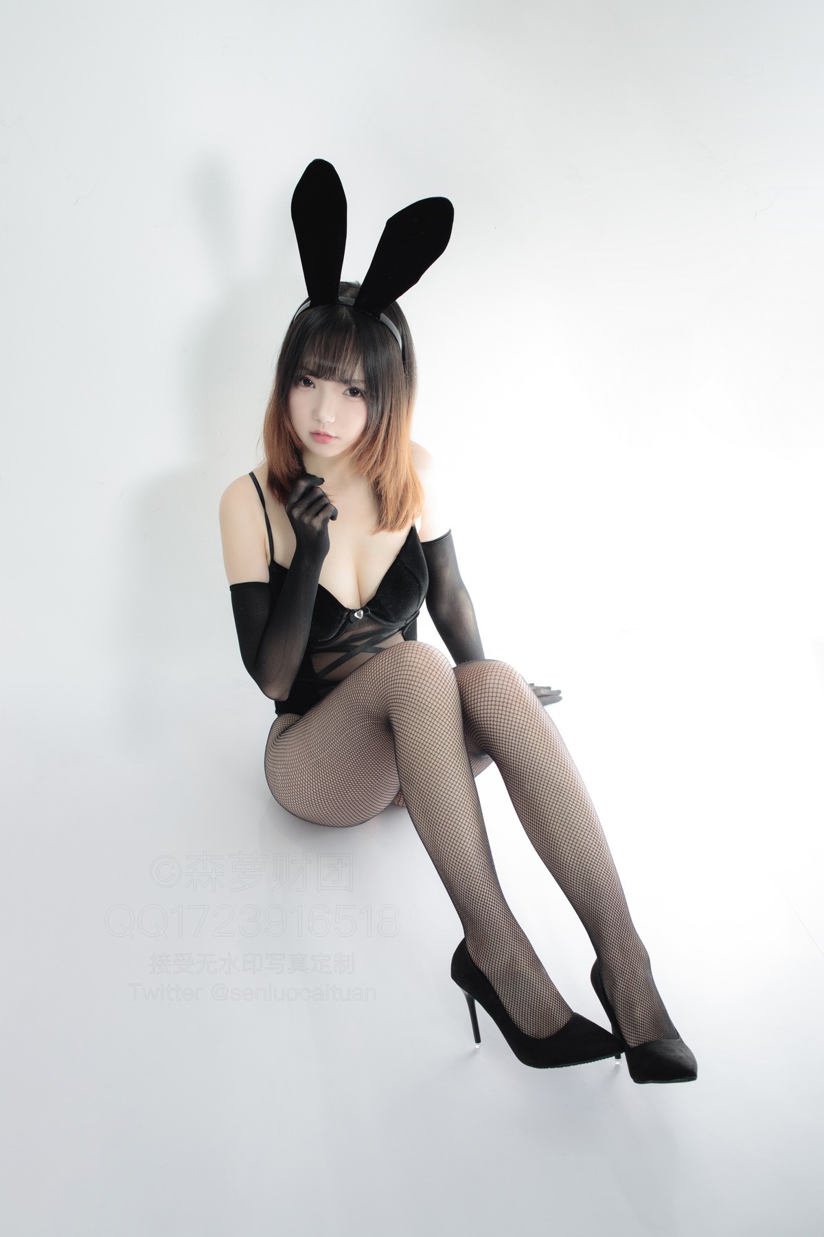 xgyw.top_动漫博主雪晴Astra兔女郎主题性感黑色吊带配闪亮黑丝裤袜秀翘臀美腿诱惑写真142P