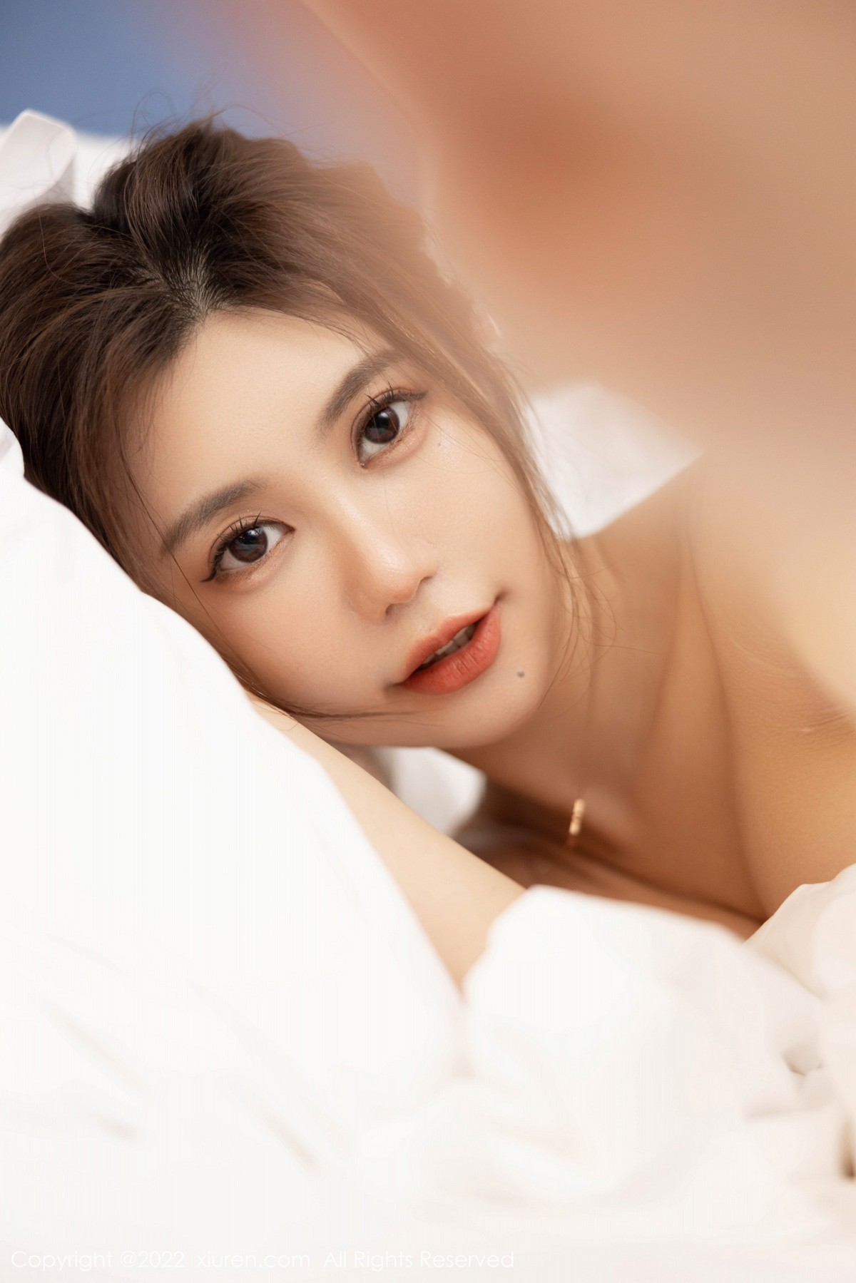 xgyw.top_XiuRen第4977期_女神绮里嘉ula海南心愿旅拍床上大尺度半脱秀惹火身材诱惑写真63P