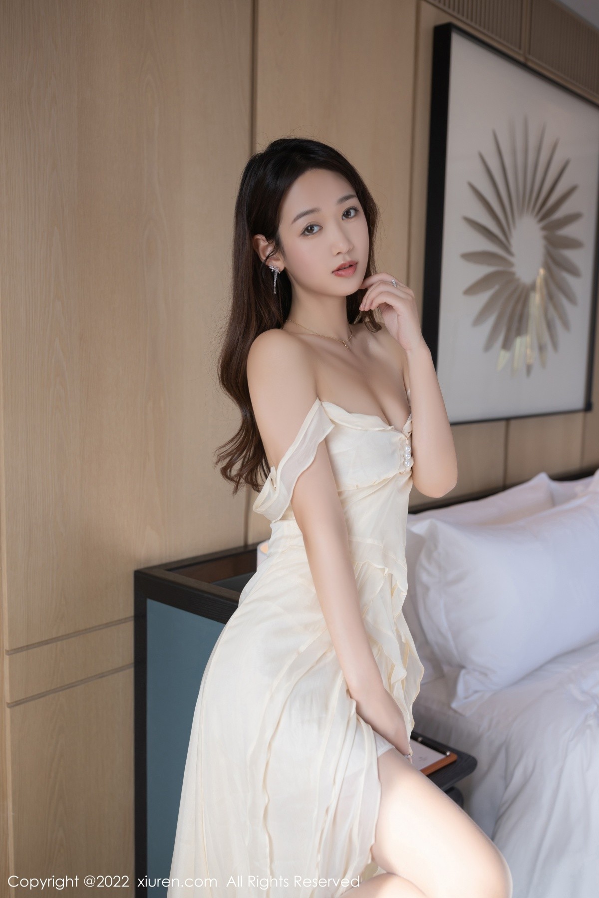 xgyw.top_XiuRen第4985期_模特唐安琪珠三角旅拍米黄色吊带长裙配无内灰丝惹火诱惑写真74P