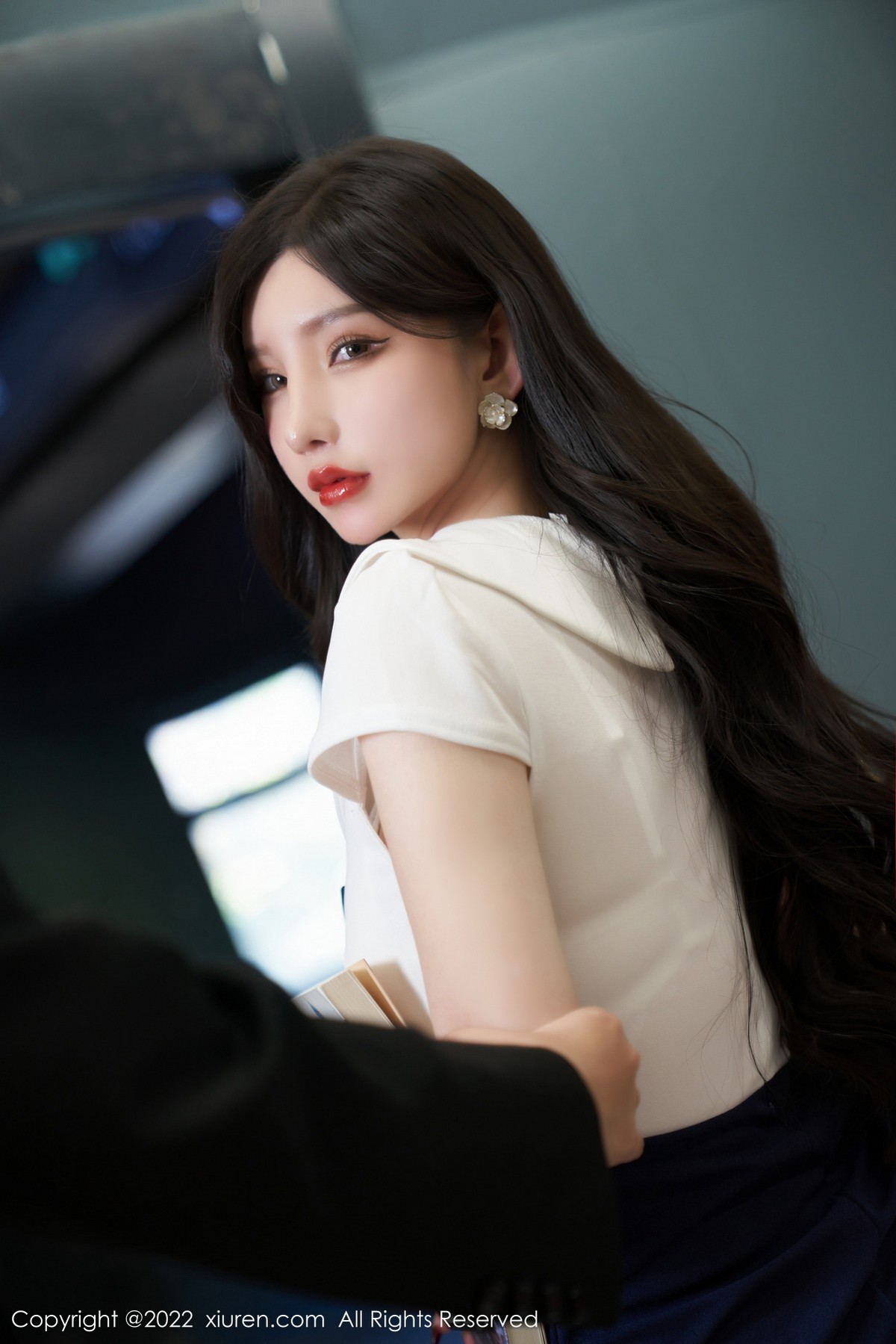 xgyw.top_XiuRen第4979期_女神周于希Sally地铁故事主题性感连衣短裙秀美腿迷人诱惑写真80P
