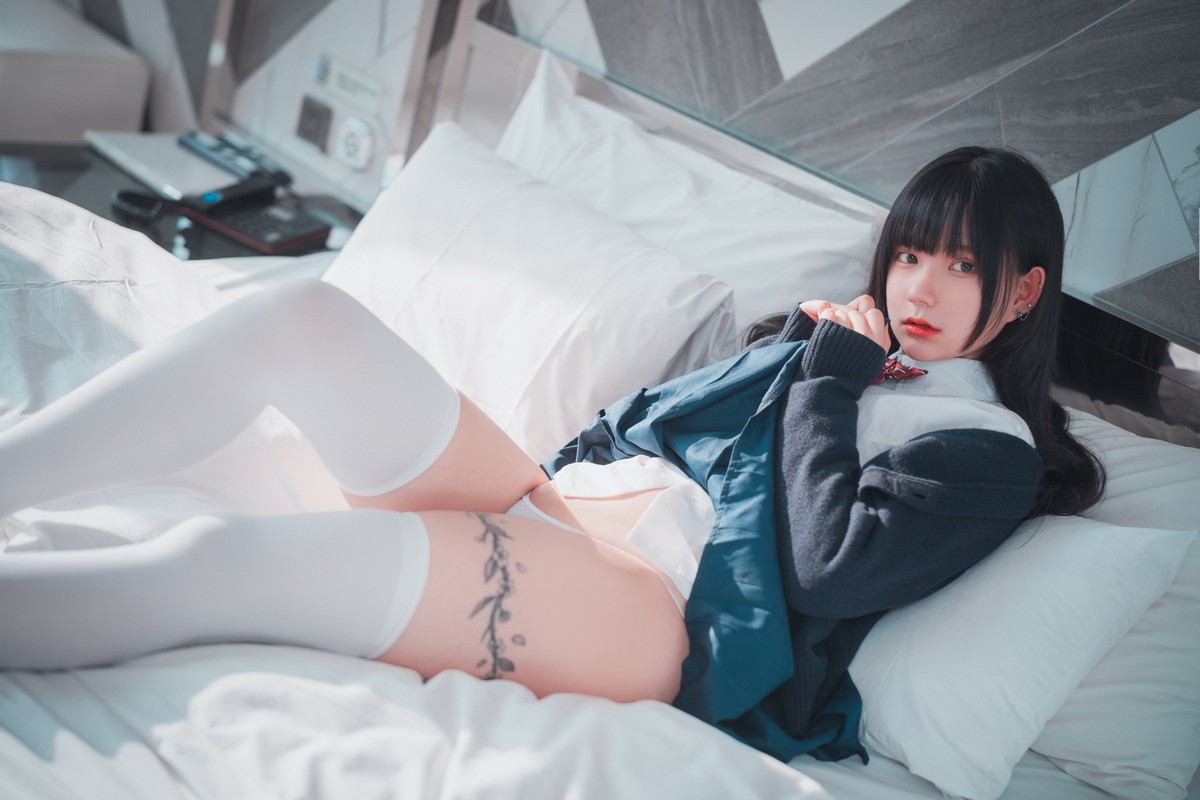 xgyw.top_[DJAWA]No.034_模特Hizzy_Self Satisfaction主题白色内裤配白丝袜秀翘臀诱惑写真88P