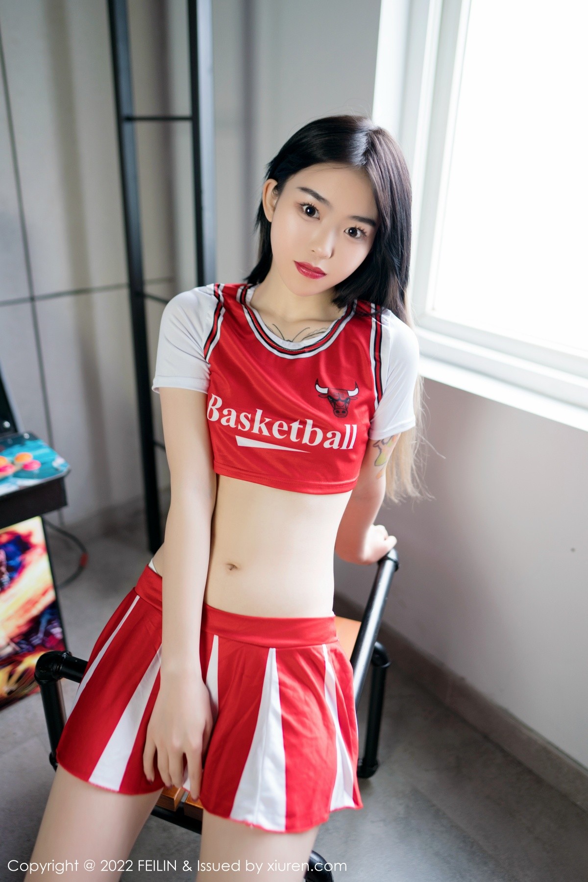 xgyw.top_[FeiLin嗲囡囡]VOL.348_模特奶瓶性感红白色运动服半脱露白色内衣秀完美身材诱惑写真52P