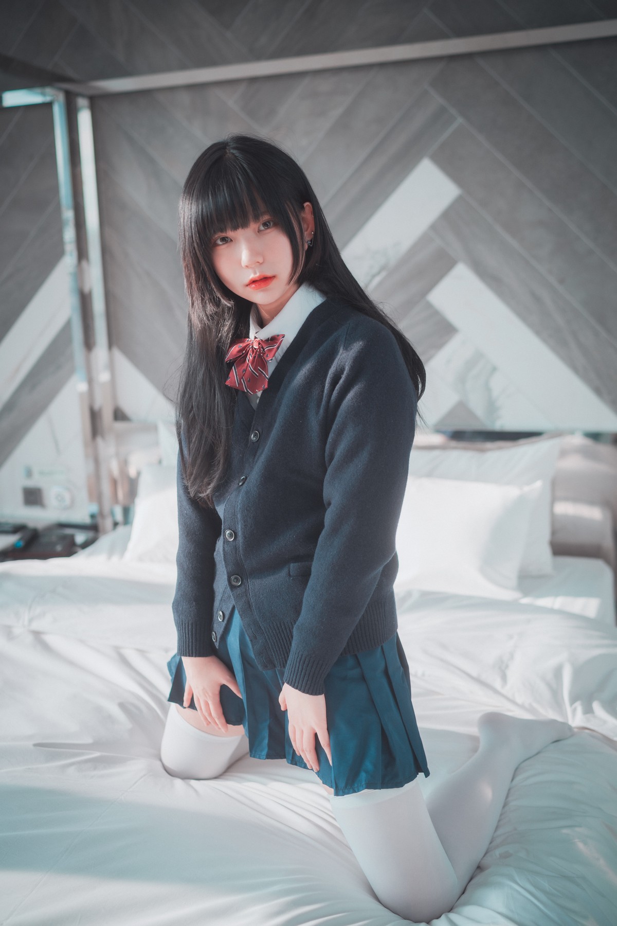 xgyw.top_[DJAWA]No.034_模特Hizzy_Self Satisfaction主题白色内裤配白丝袜秀翘臀诱惑写真88P