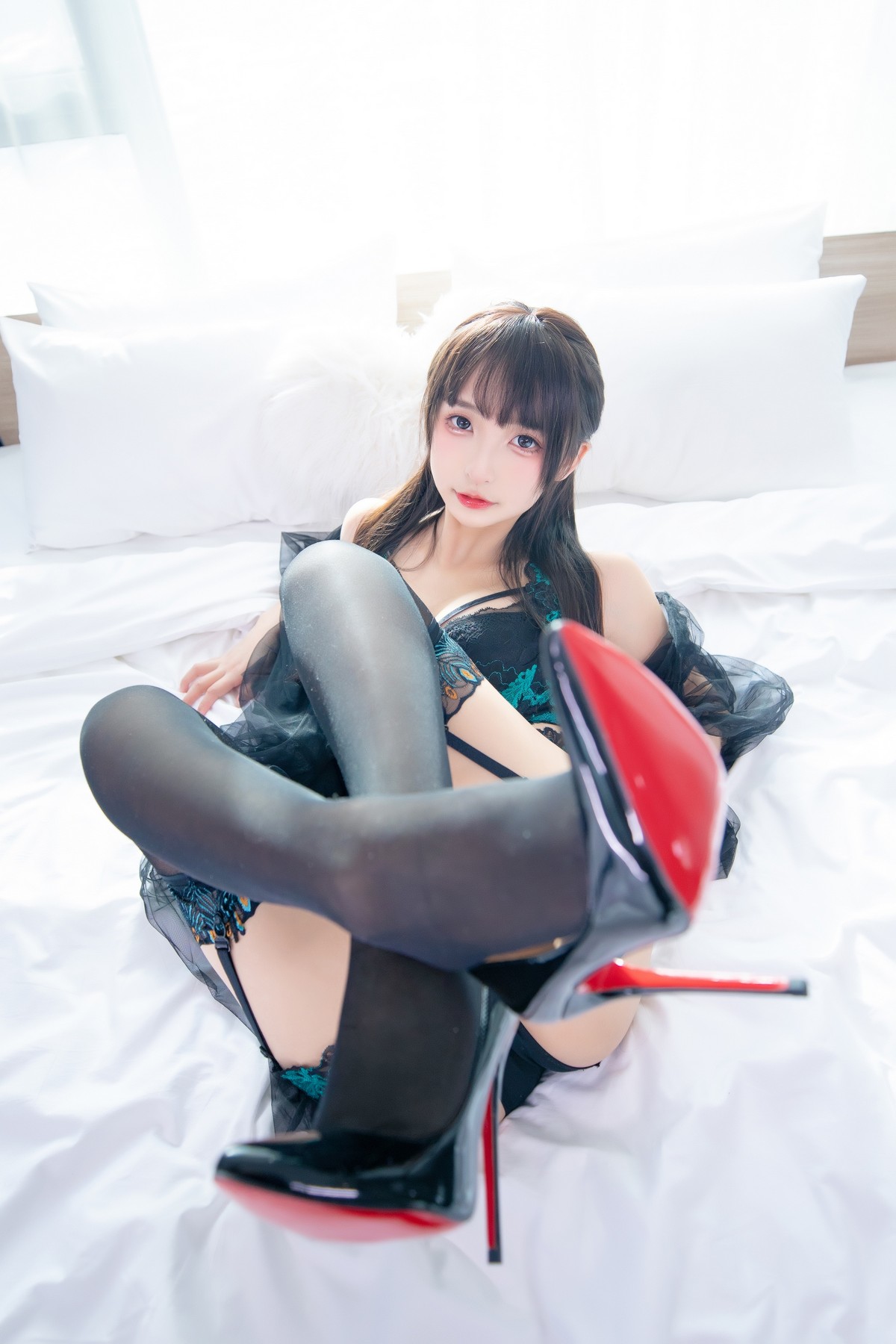xgyw.top_萝莉美女神楽坂真冬绿野仙踪主题私房性感黑夹绿缕空服饰配蕾丝吊袜诱惑写真75P
