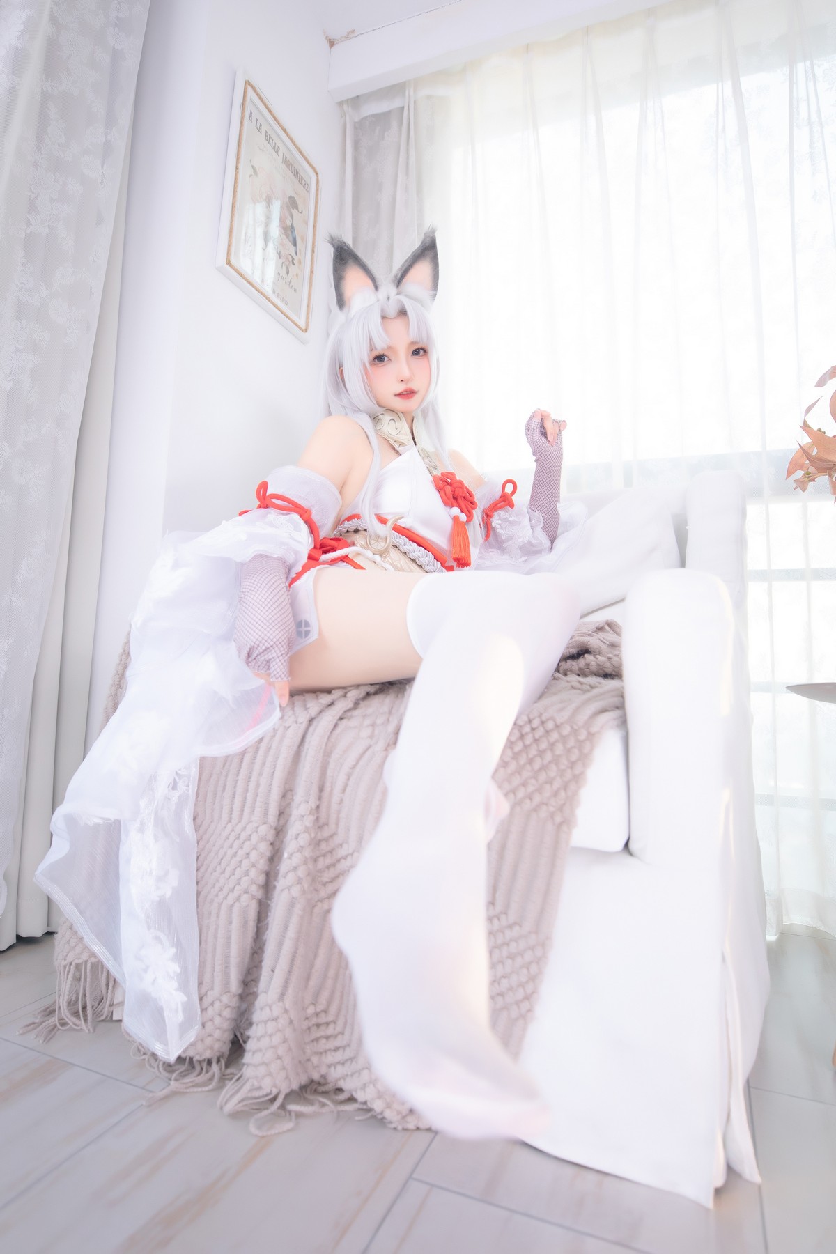 xgyw.top_萝莉美女神楽坂真冬白丝胡桃主题私房性感狐狸装扮白丝袜秀美腿玉足性感写真75P
