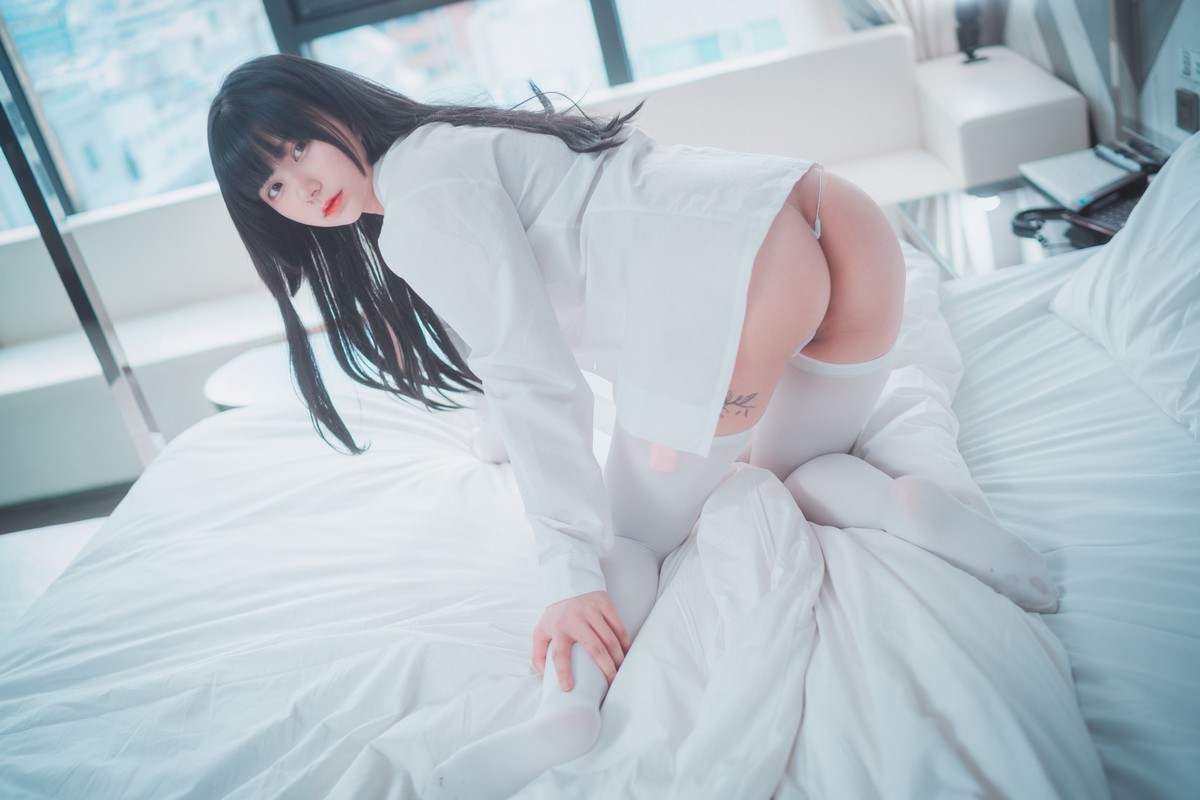 xgyw.top_[DJAWA]No.034_模特Hizzy_Self Satisfaction主题白色内裤配白丝袜秀翘臀诱惑写真88P