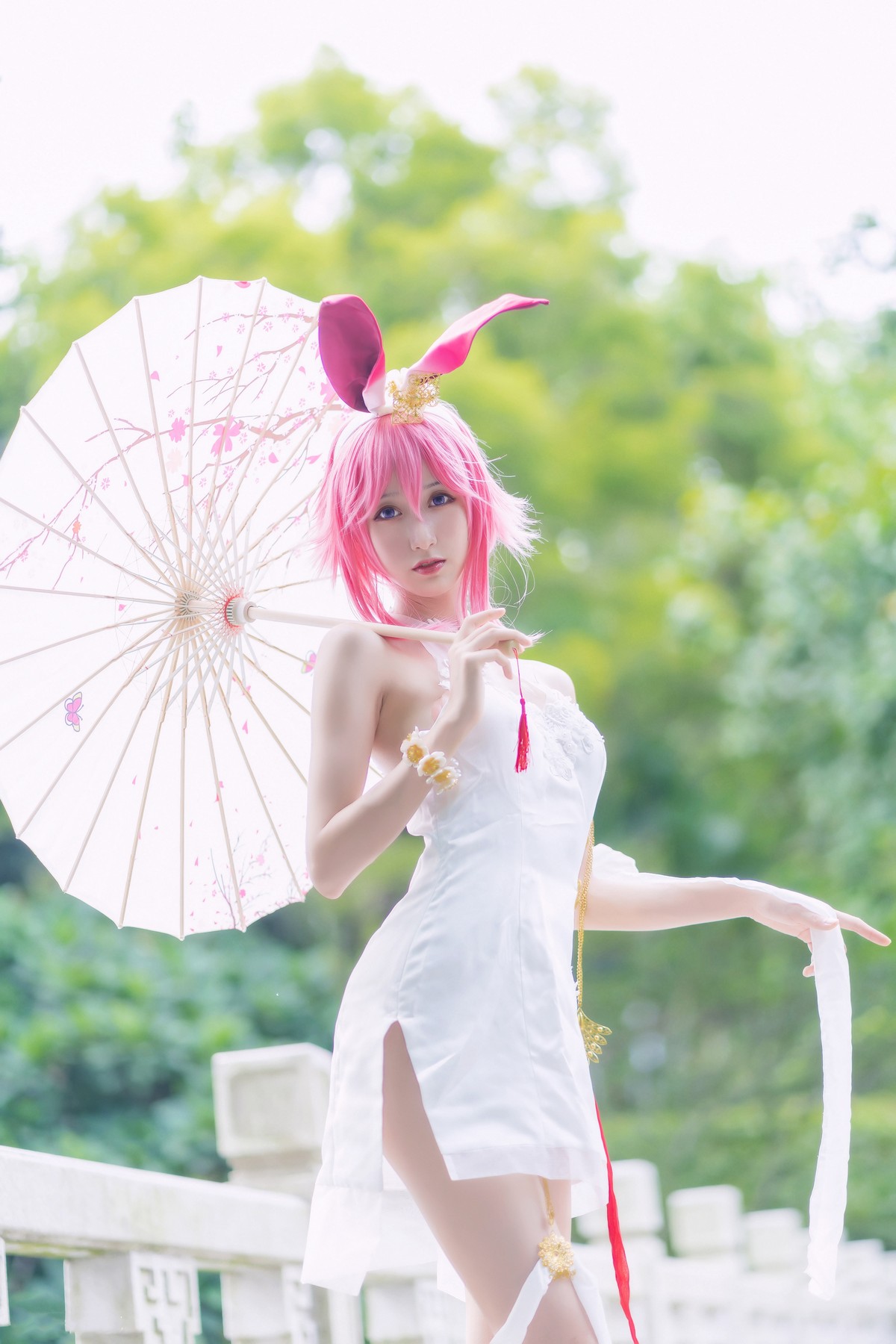 xgyw.top_萌系小姐姐木绵绵OwO八重樱Cos主题户外性感白色旗袍秀完美身材迷人诱惑写真31P