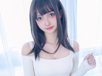 小妹美校花楽坂真冬蓝白格主题室内性感白色抹胸上衣配紧身运动裤撩人写真75P