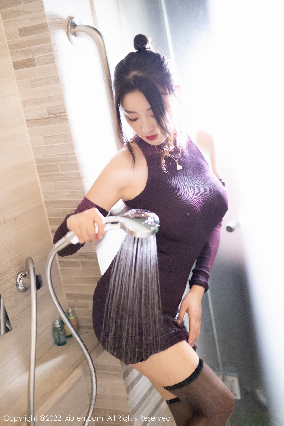 xgyw.top_XiuRen第4989期_女神杨晨晨Yome私房浴室紫色连衣短裙真空秀完美身材诱惑写真87P