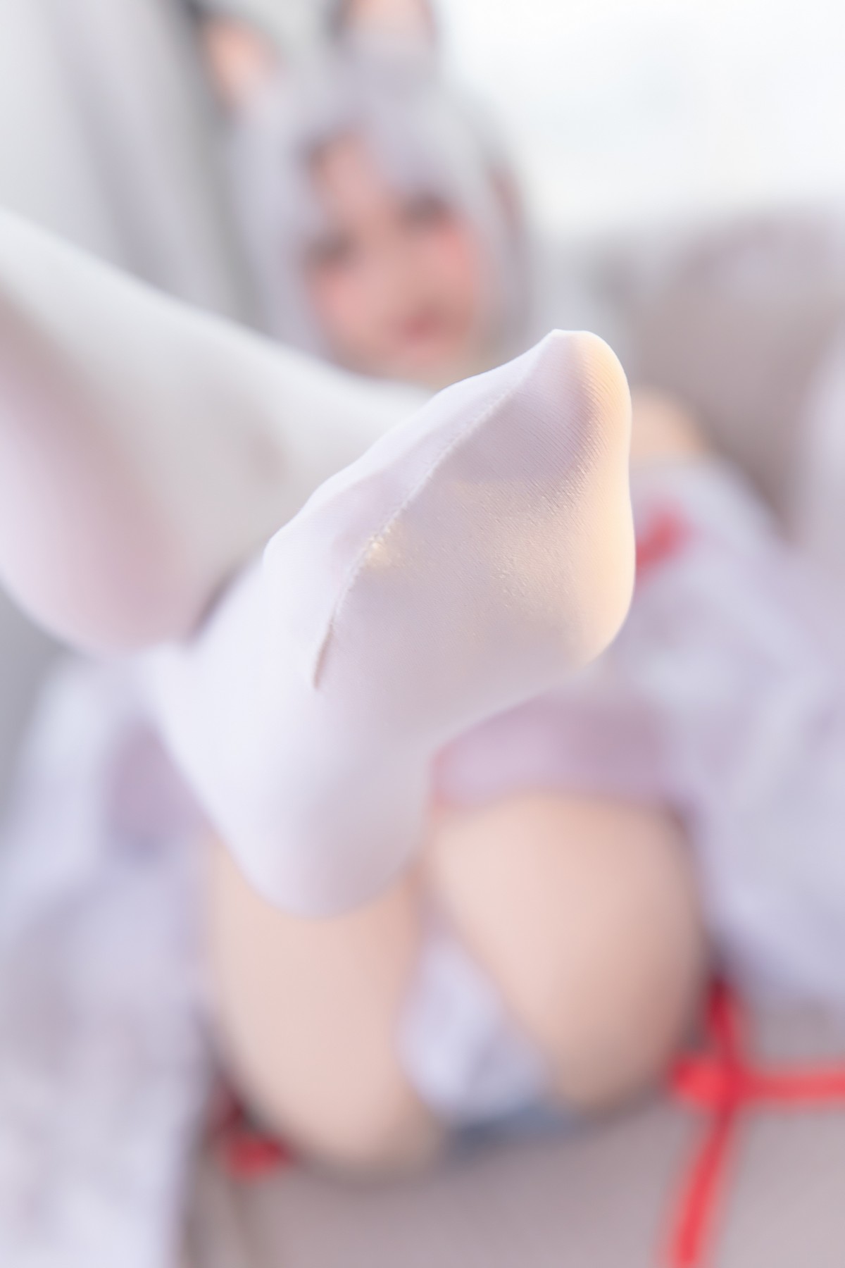 xgyw.top_萝莉美女神楽坂真冬白丝胡桃主题私房性感狐狸装扮白丝袜秀美腿玉足性感写真75P