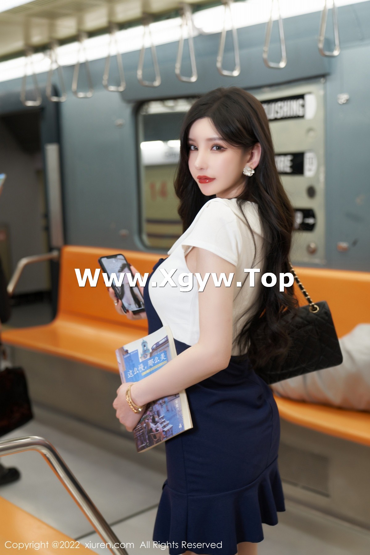xgyw.top_XiuRen第4979期_女神周于希Sally地铁故事主题性感连衣短裙秀美腿迷人诱惑写真80P